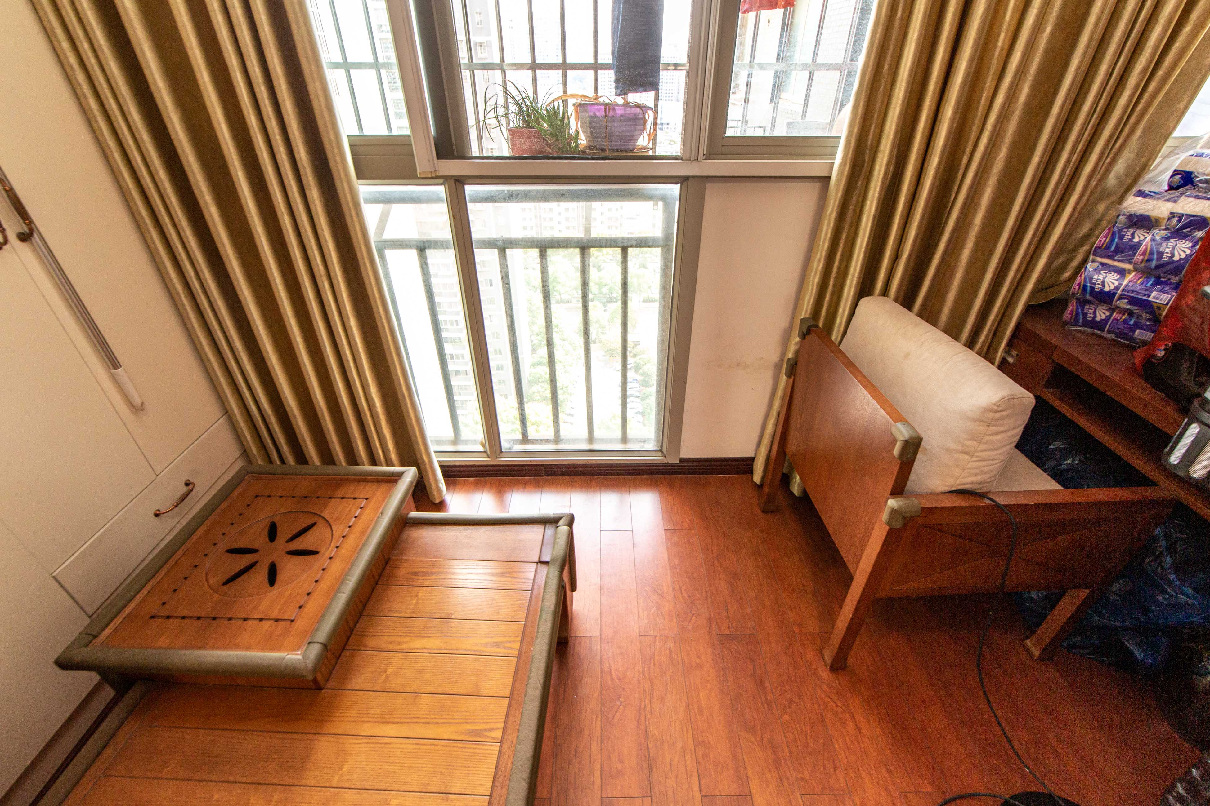 白沙湾嘉园  4室2厅2卫    136.0万阳台