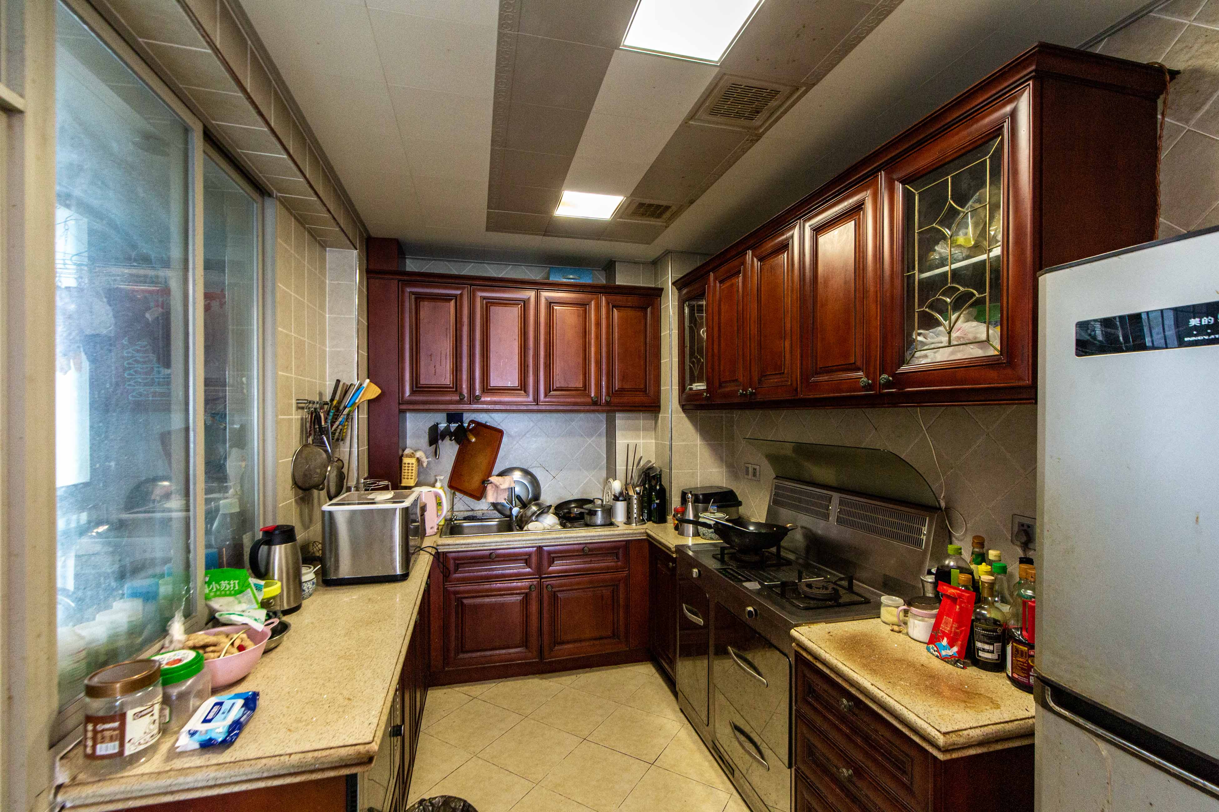 白沙湾嘉园  4室2厅2卫    136.0万厨房