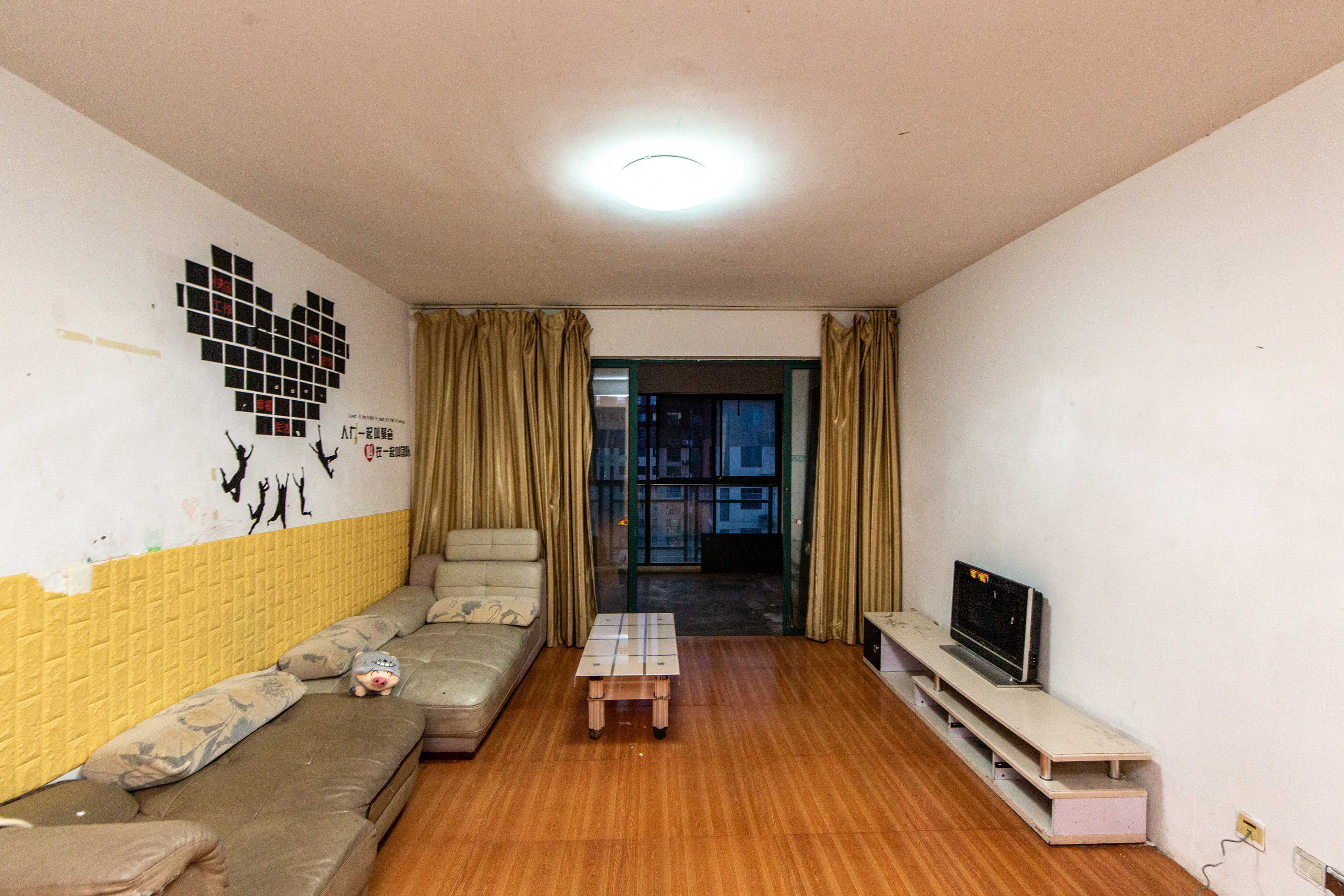 华盛世纪新城  2室1厅1卫    68.0万 华盛世纪新城  2室1厅1卫    68.0万客厅