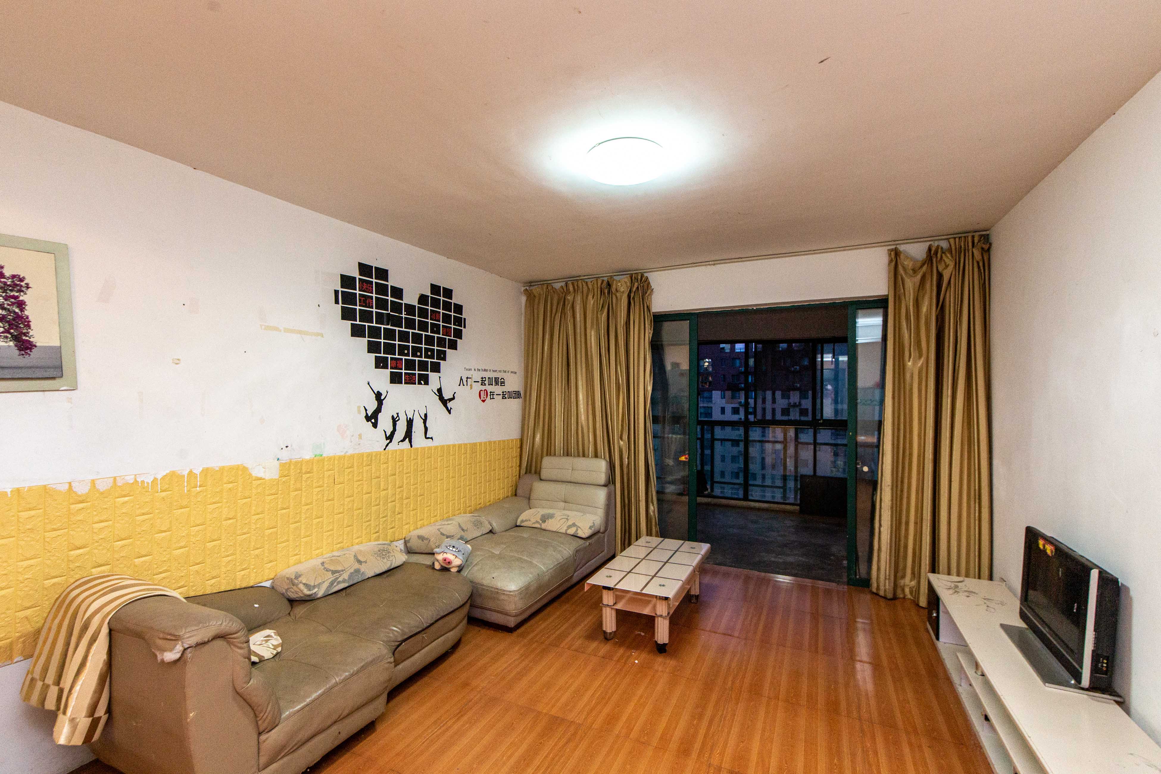 华盛世纪新城  2室1厅1卫    68.0万 华盛世纪新城  2室1厅1卫    68.0万客厅