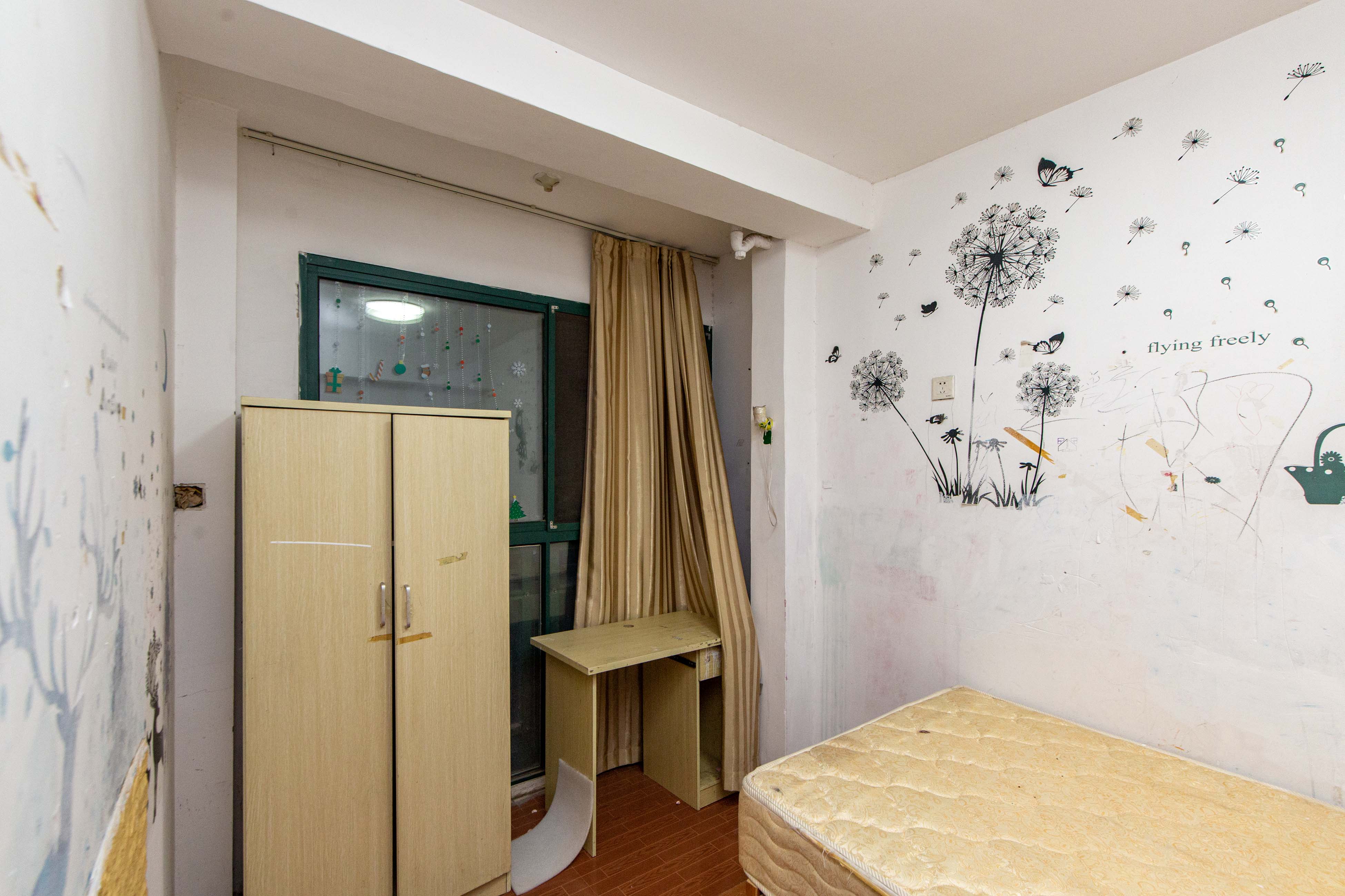 华盛世纪新城  2室1厅1卫    68.0万 华盛世纪新城  2室1厅1卫    68.0万卧室