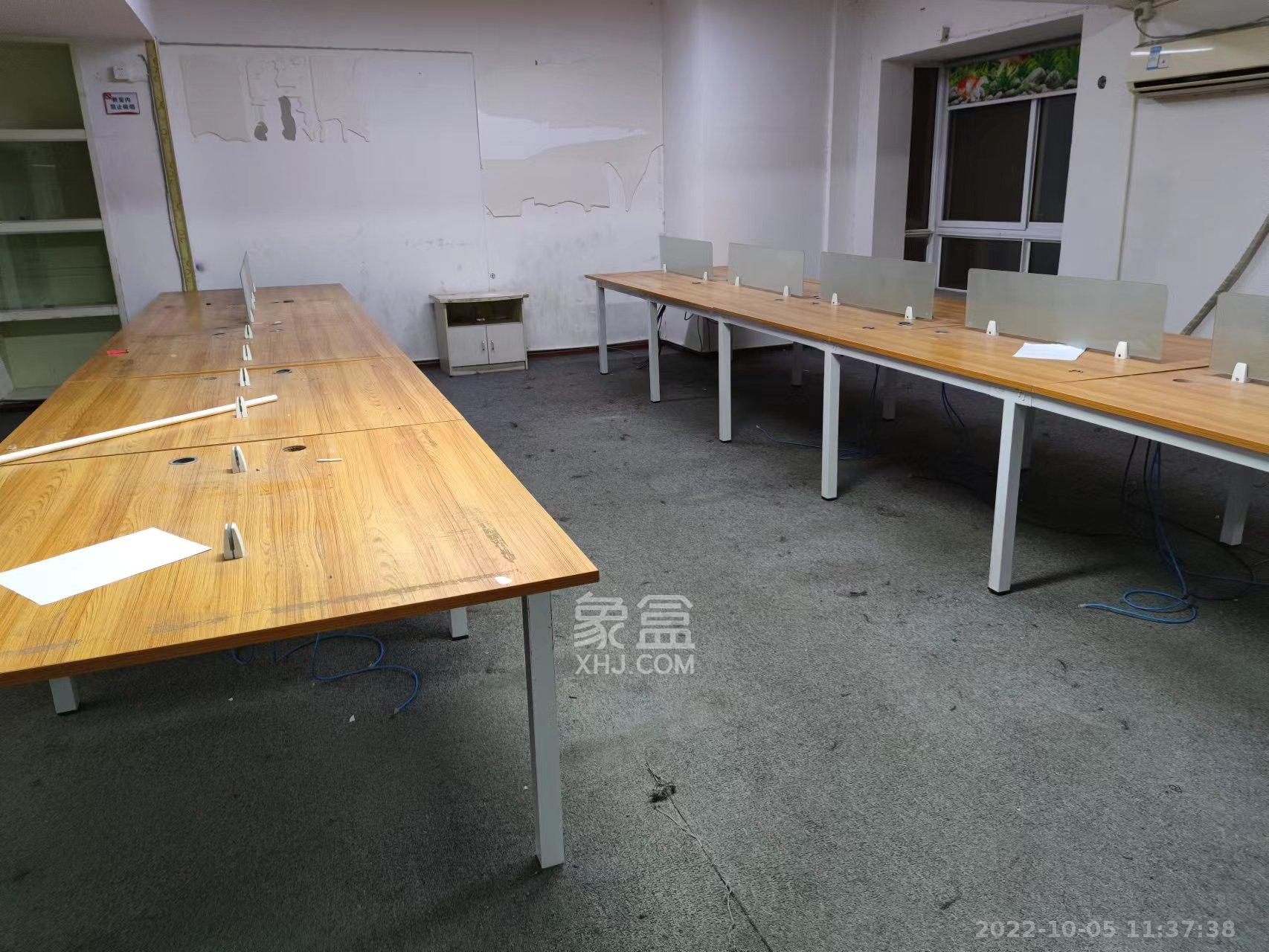 楚天家园  4室2厅1卫    3000.0元/月室内图