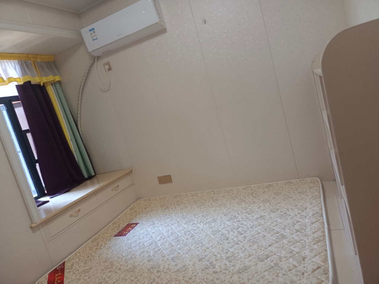 百弘学府城  3室2厅2卫   1800.00元/月室内图