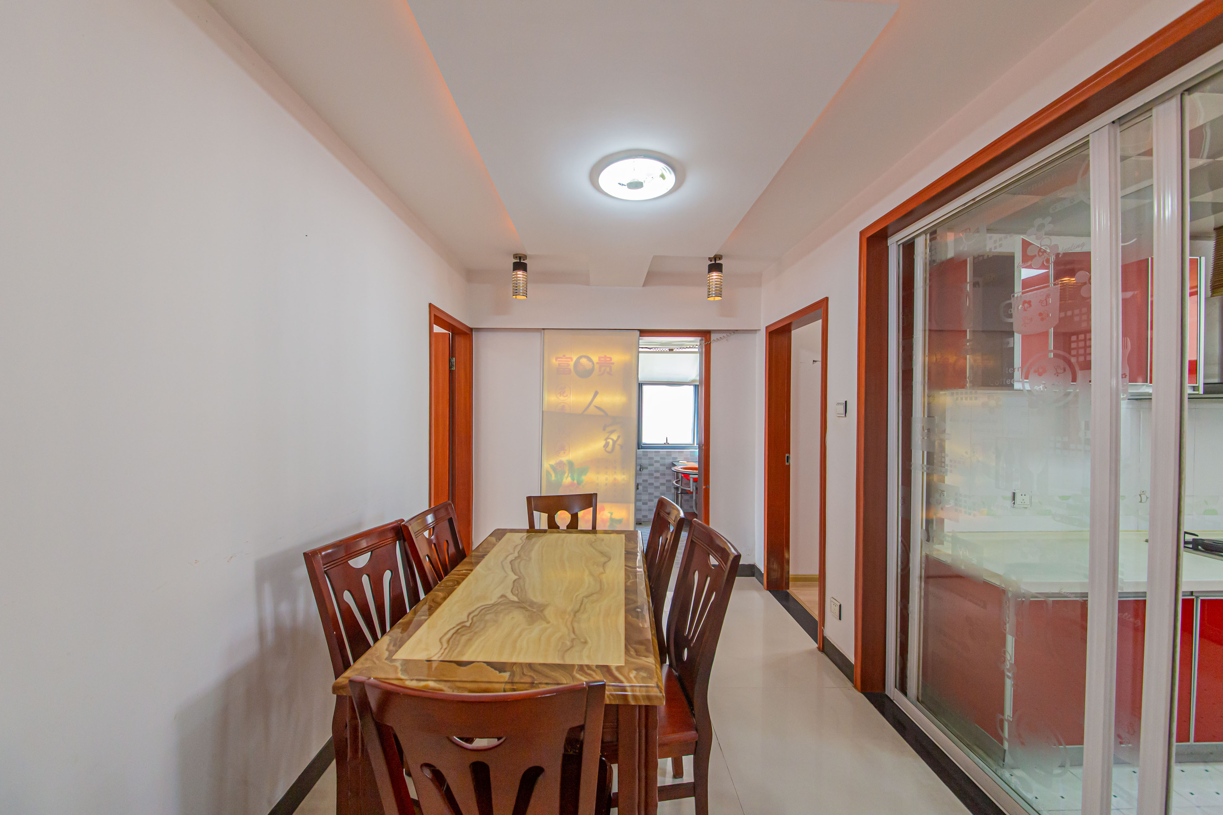 标志浪漫满屋(枫景公寓)  2室2厅1卫    60.0万 标志浪漫满屋(枫景公寓)  2室2厅1卫    60.0万客厅