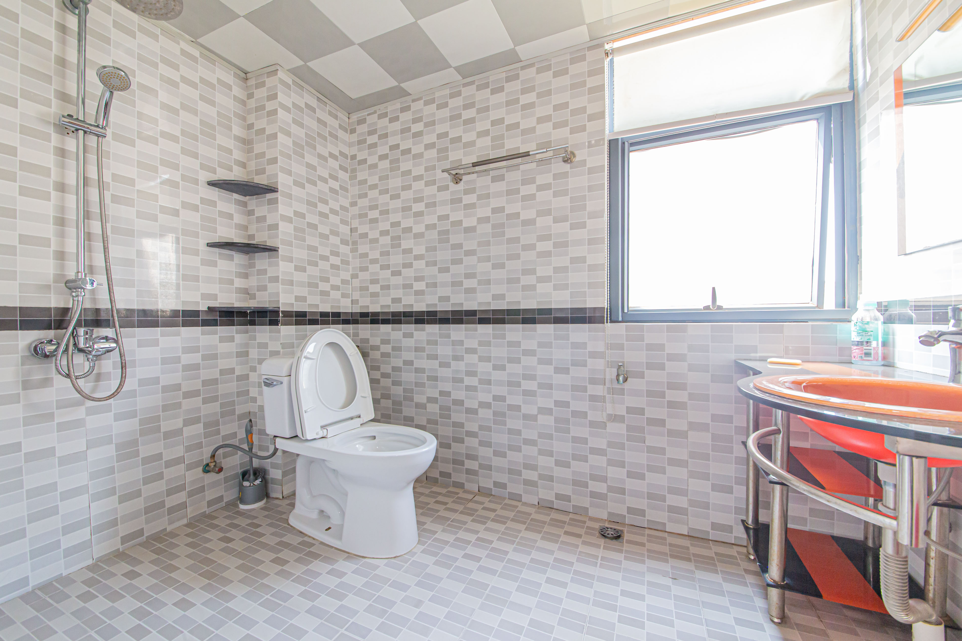 标志浪漫满屋(枫景公寓)  2室2厅1卫    60.0万 标志浪漫满屋(枫景公寓)  2室2厅1卫    60.0万卫生间