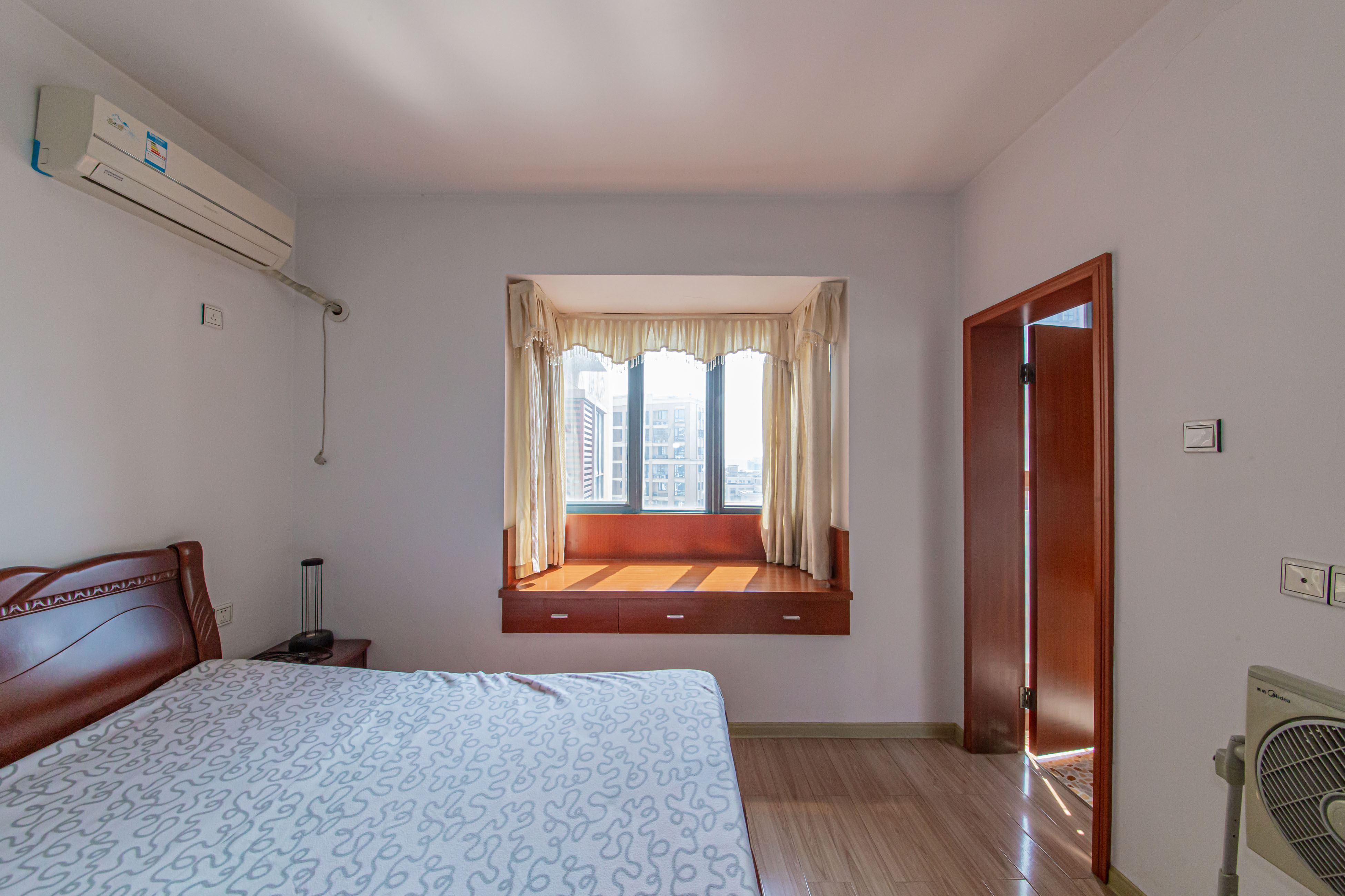 标志浪漫满屋(枫景公寓)  2室2厅1卫    60.0万 标志浪漫满屋(枫景公寓)  2室2厅1卫    60.0万卧室