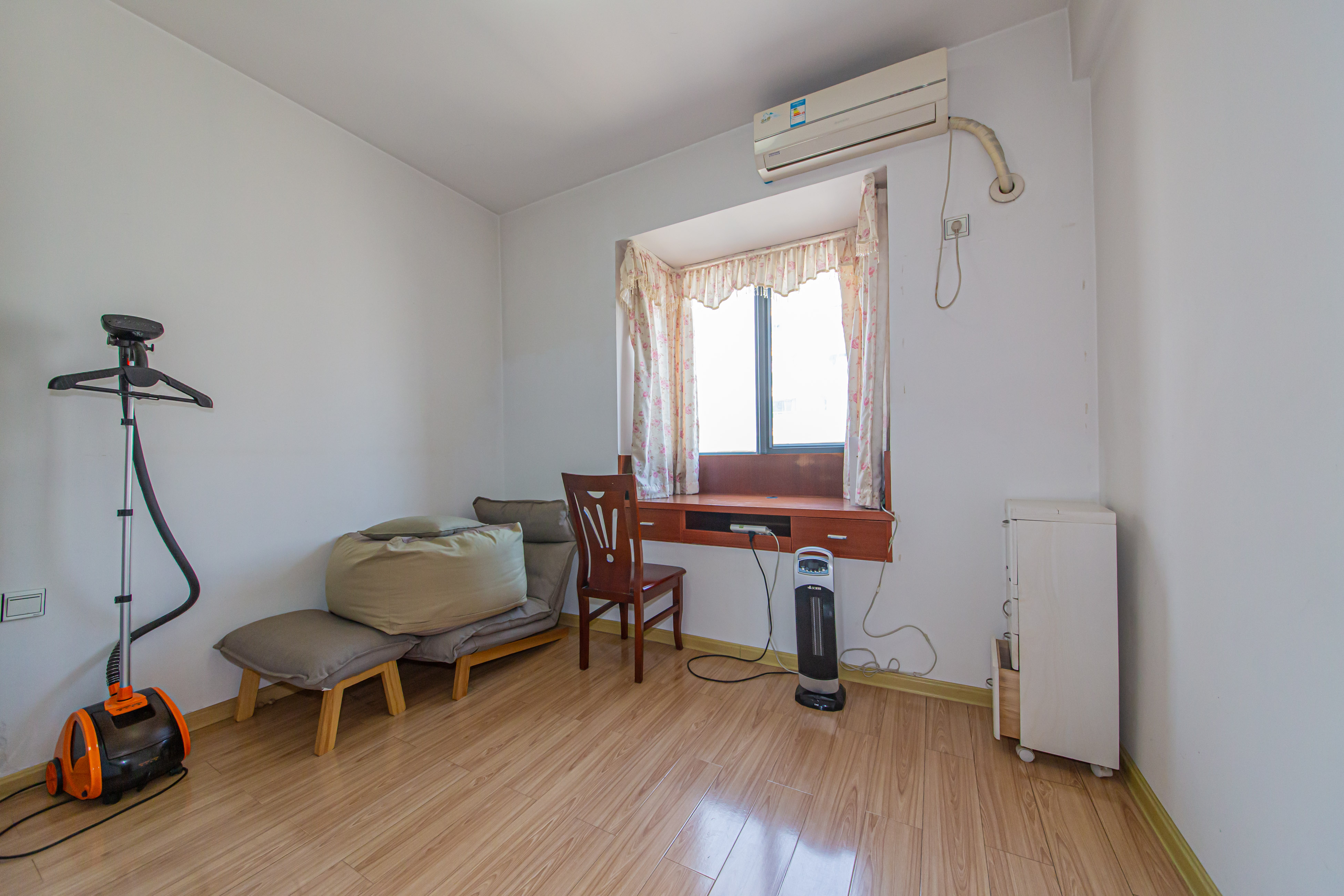 标志浪漫满屋(枫景公寓)  2室2厅1卫    60.0万 标志浪漫满屋(枫景公寓)  2室2厅1卫    60.0万卧室