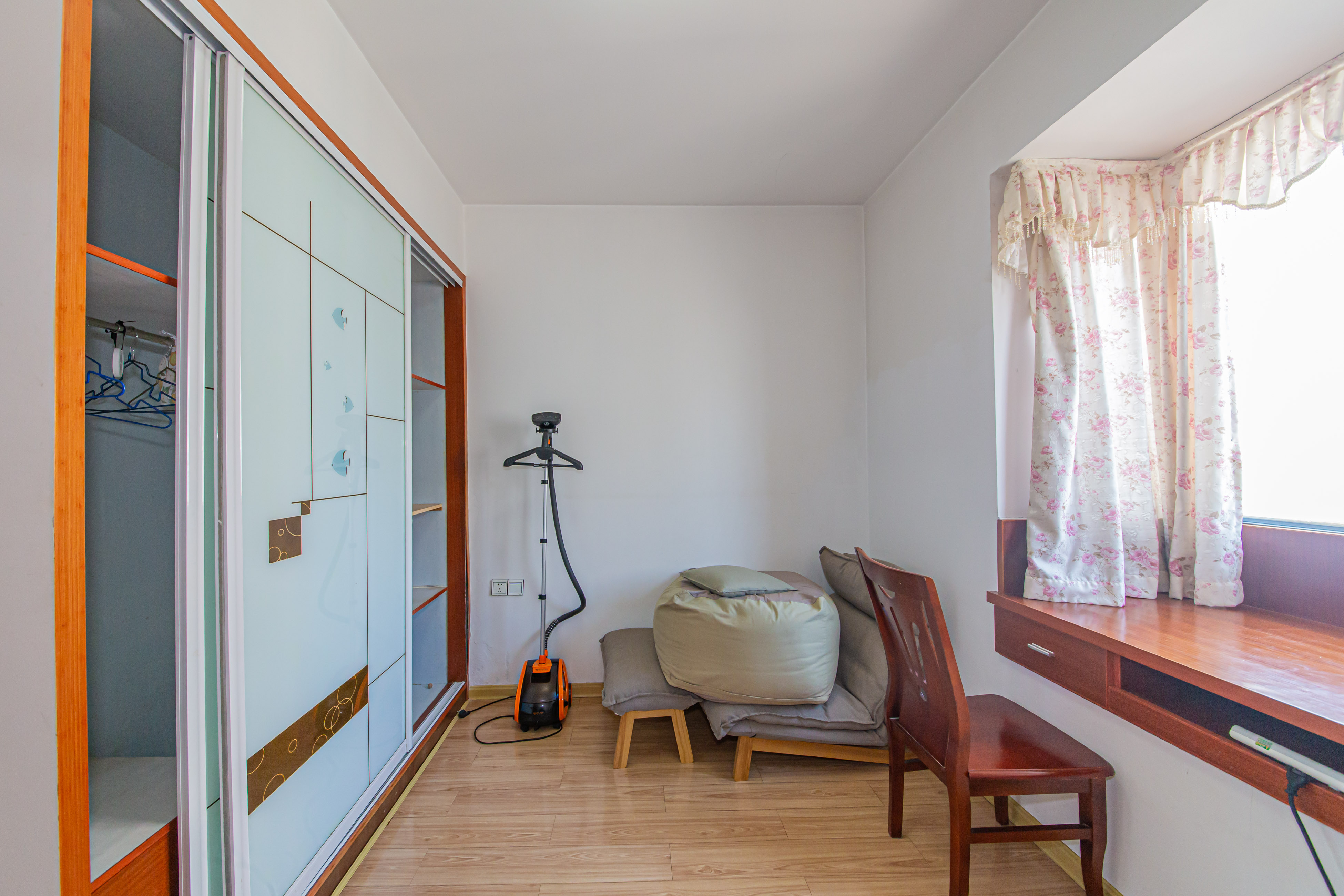 标志浪漫满屋(枫景公寓)  2室2厅1卫    60.0万 标志浪漫满屋(枫景公寓)  2室2厅1卫    60.0万卧室