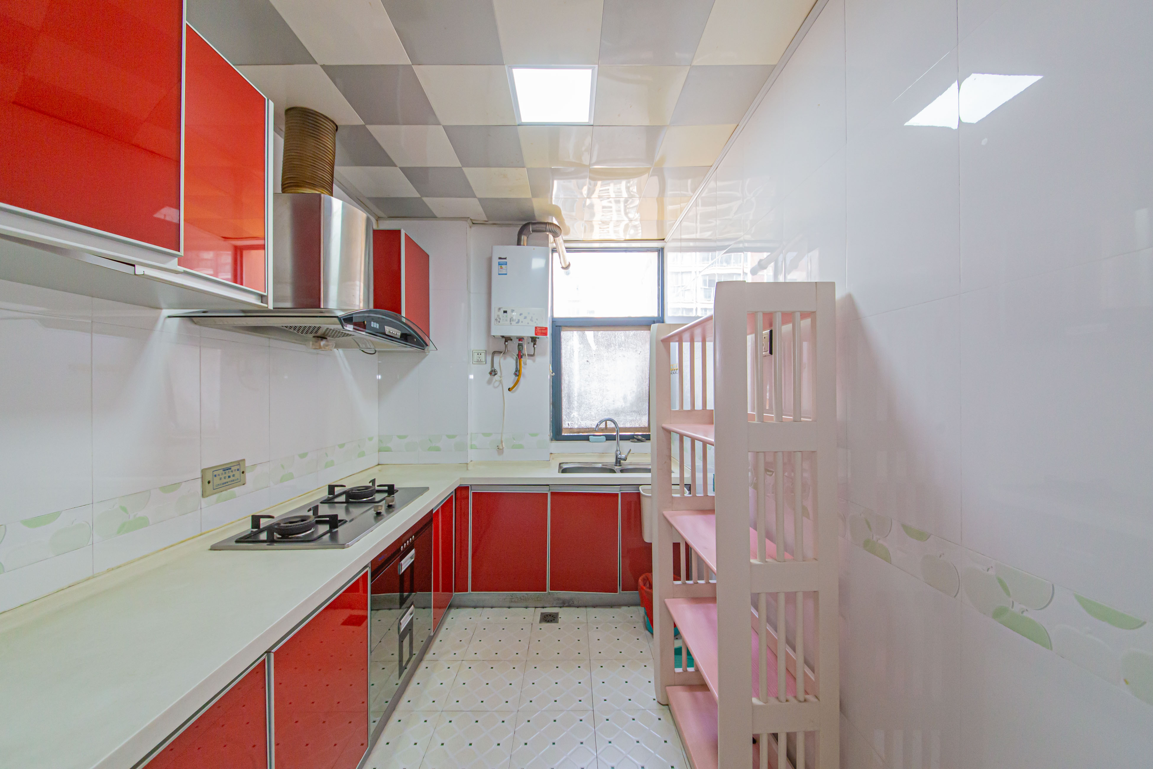 标志浪漫满屋(枫景公寓)  2室2厅1卫    60.0万 标志浪漫满屋(枫景公寓)  2室2厅1卫    60.0万厨房