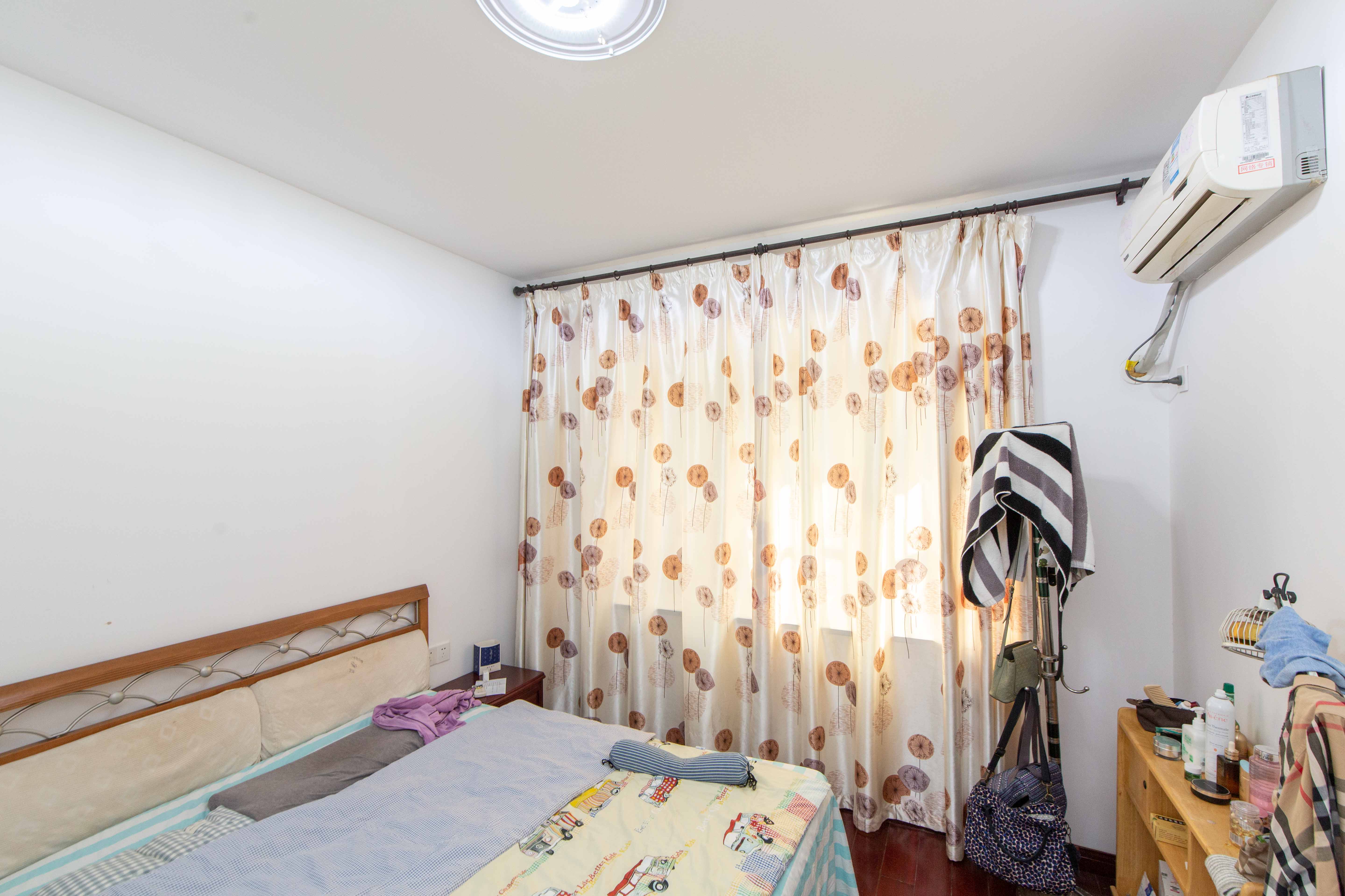 雅致名园  3室2厅1卫    243.48万卧室