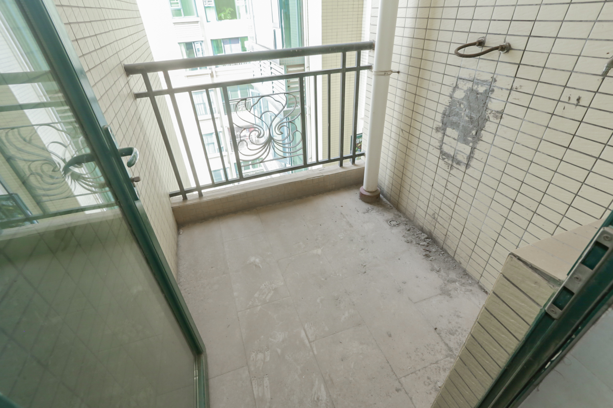 恒大华府  2室2厅1卫   151.00万卧室