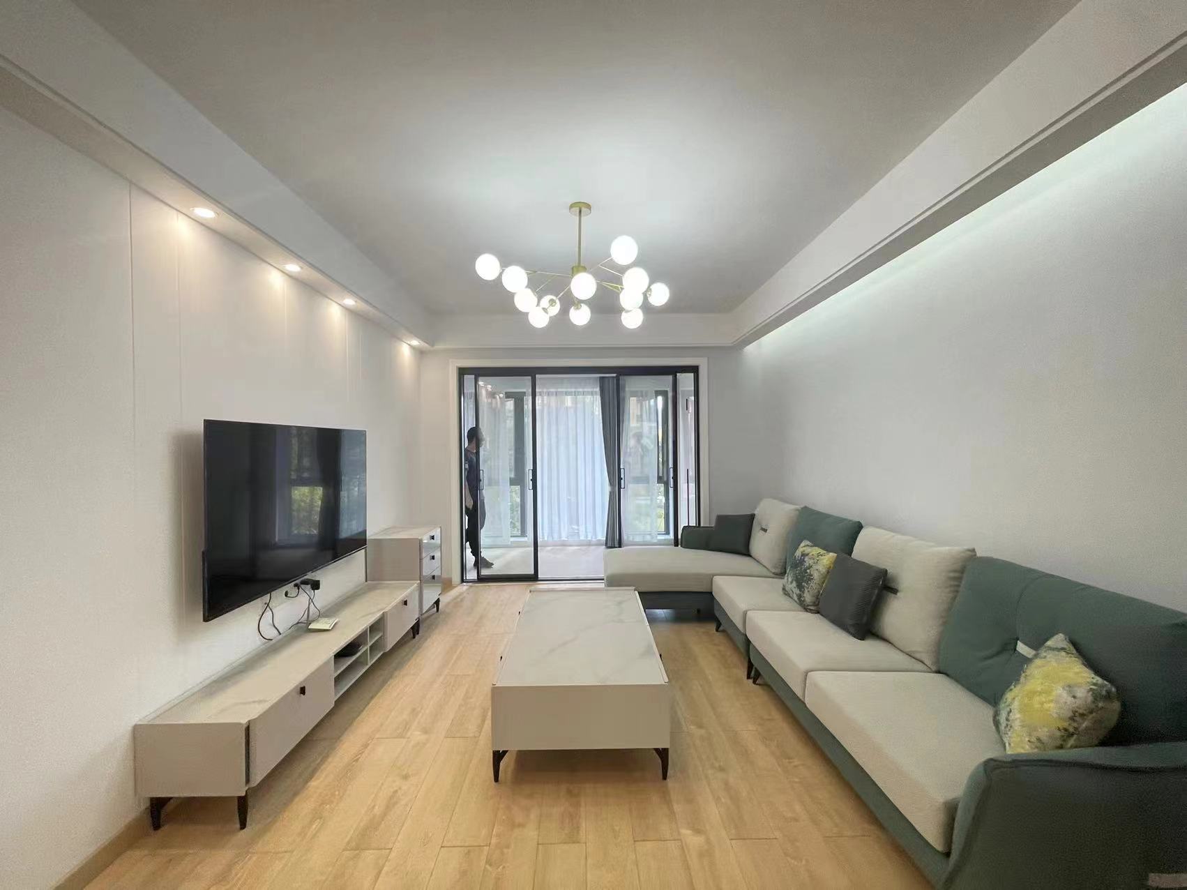 美的国宾府 3室2厅2卫 108.00万 美的国宾府 3室2厅2卫 108.00万客厅