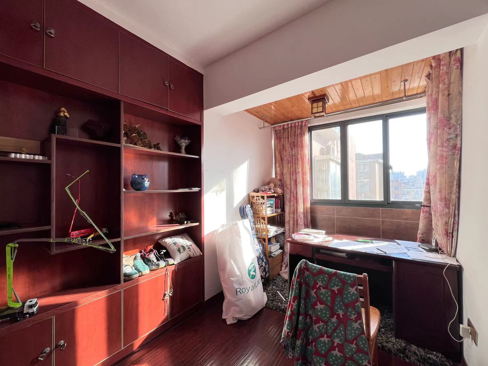 湘银三期水岸蓝郡 4室2厅2卫 70.0万 湘银三期水岸蓝郡 4室2厅2卫 70.0万室内图