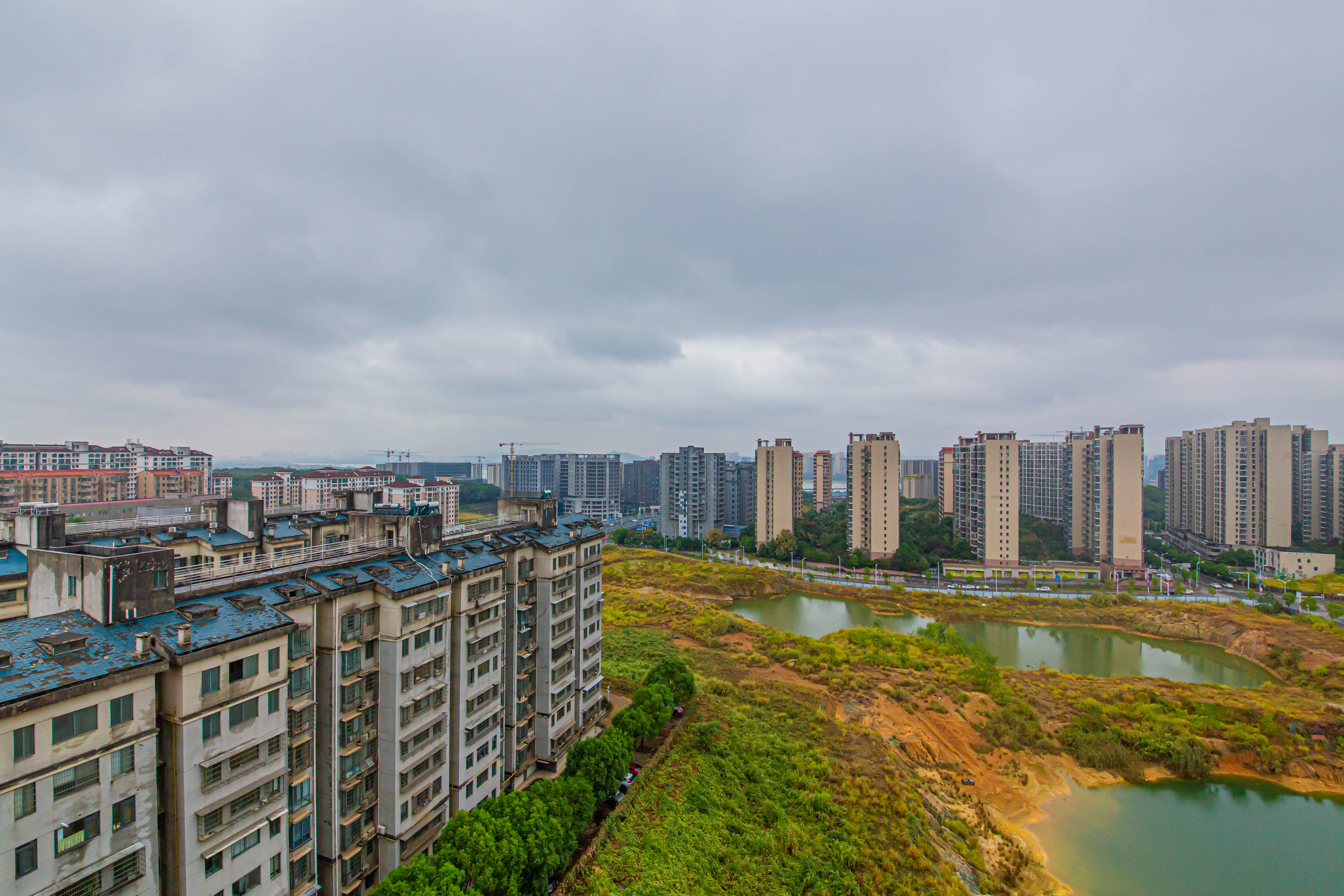 鑫远微中心  1室1厅1卫   31.80万阳台