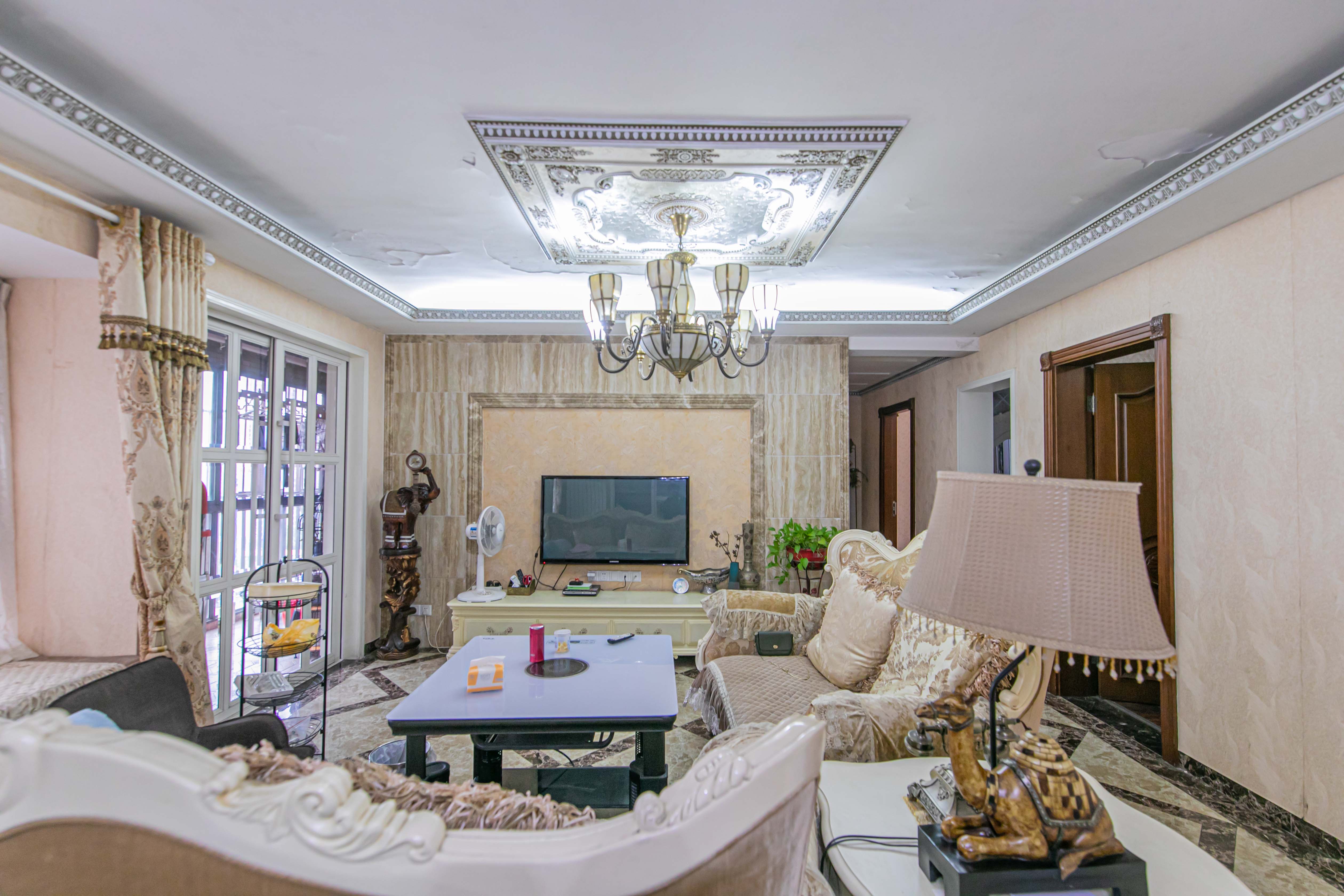 华润凤凰城二期 5室2厅2卫 148.0万 华润凤凰城二期 5室2厅2卫 148.0万客厅