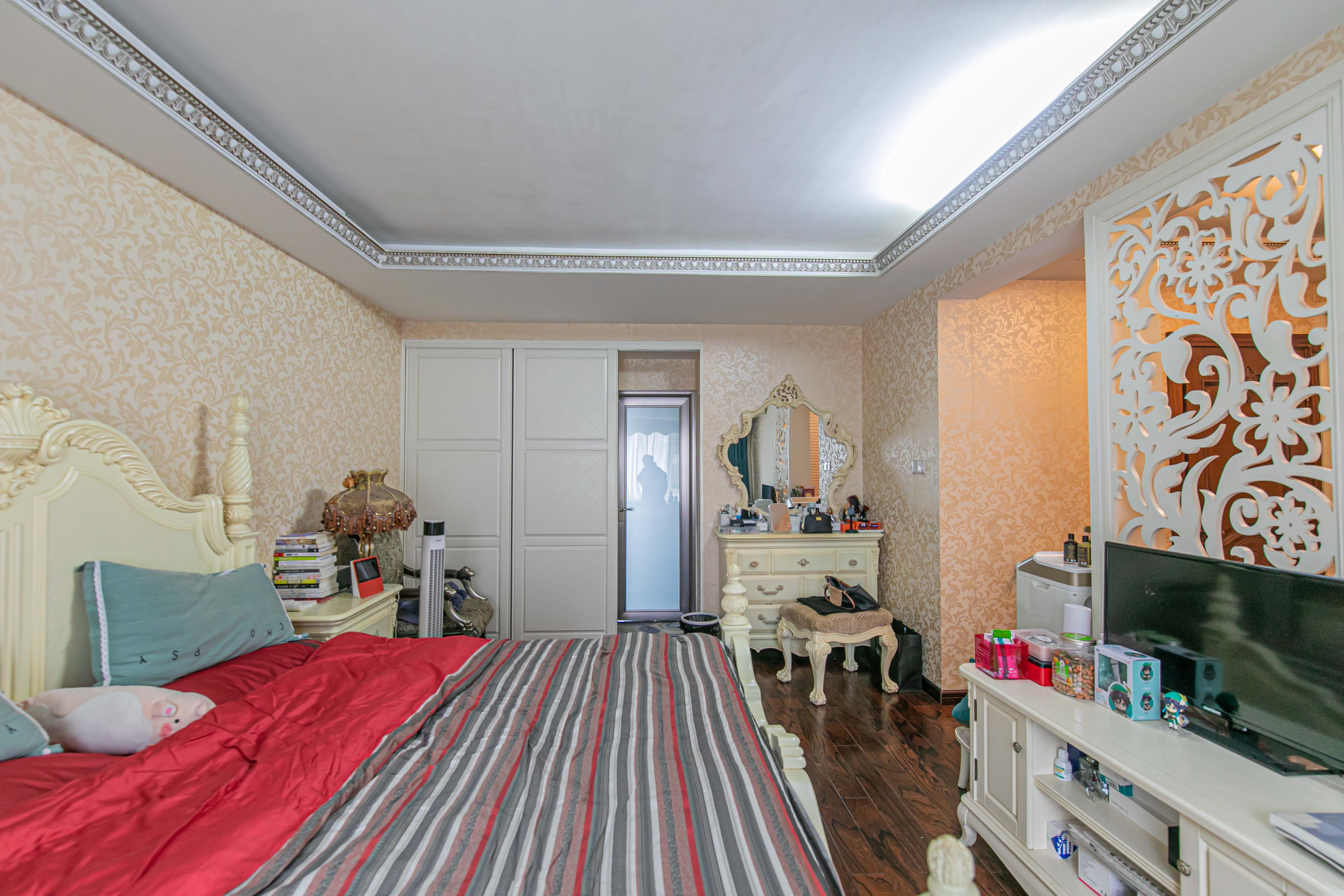 华润凤凰城二期 5室2厅2卫 148.0万 华润凤凰城二期 5室2厅2卫 148.0万卧室