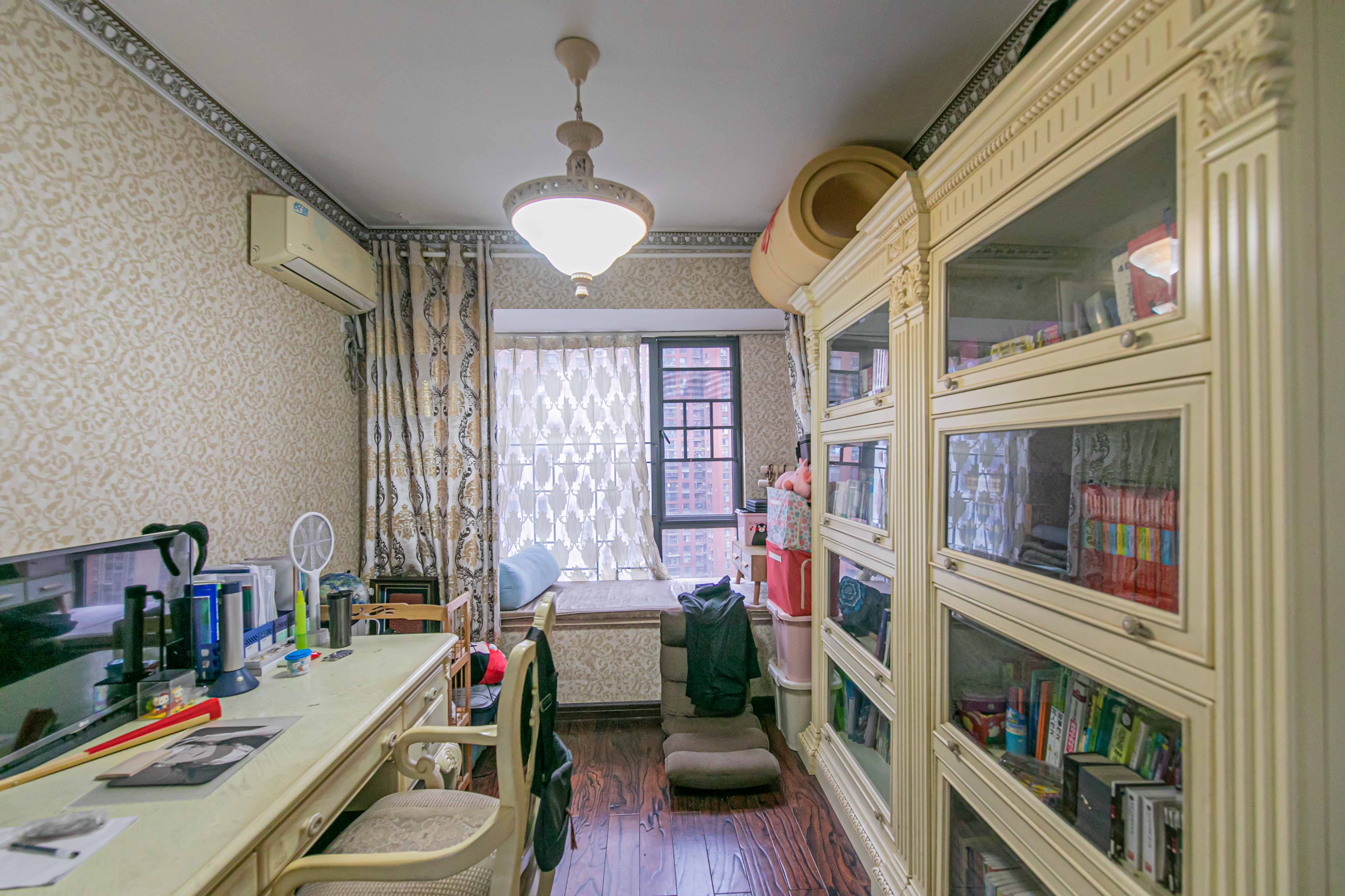 华润凤凰城二期 5室2厅2卫 148.0万 华润凤凰城二期 5室2厅2卫 148.0万卧室