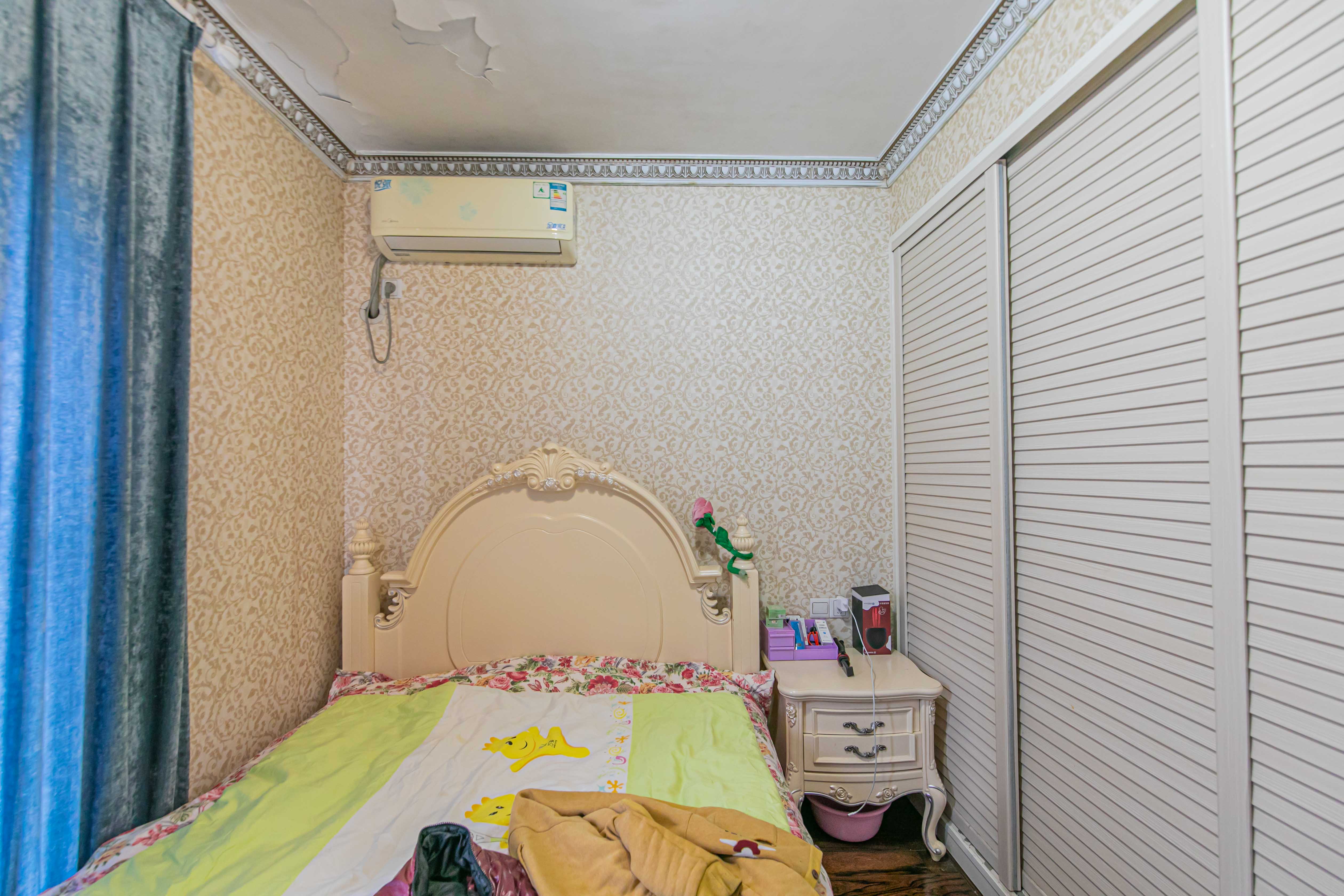 华润凤凰城二期 5室2厅2卫 148.0万 华润凤凰城二期 5室2厅2卫 148.0万卧室