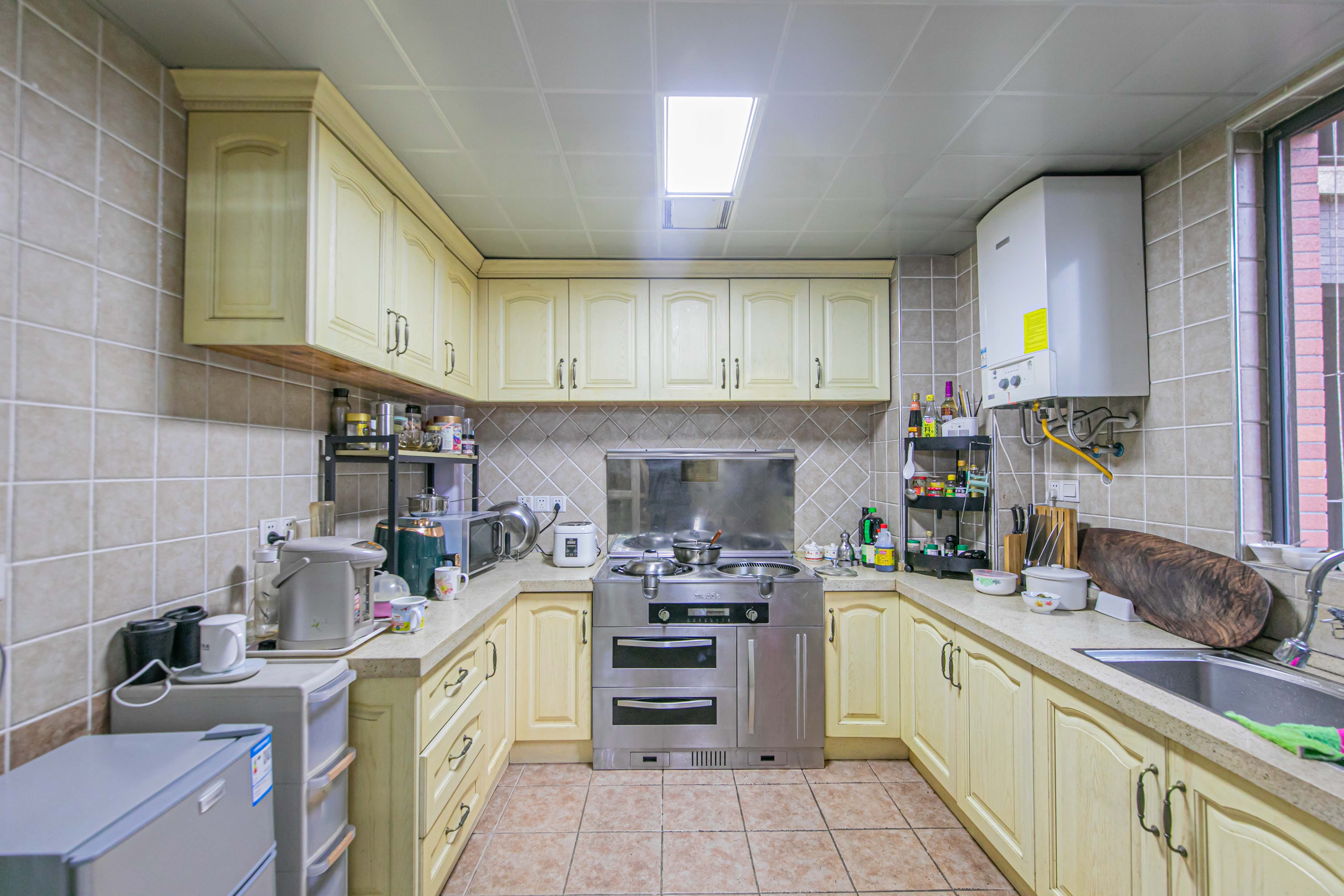 华润凤凰城二期 5室2厅2卫 148.0万 华润凤凰城二期 5室2厅2卫 148.0万厨房