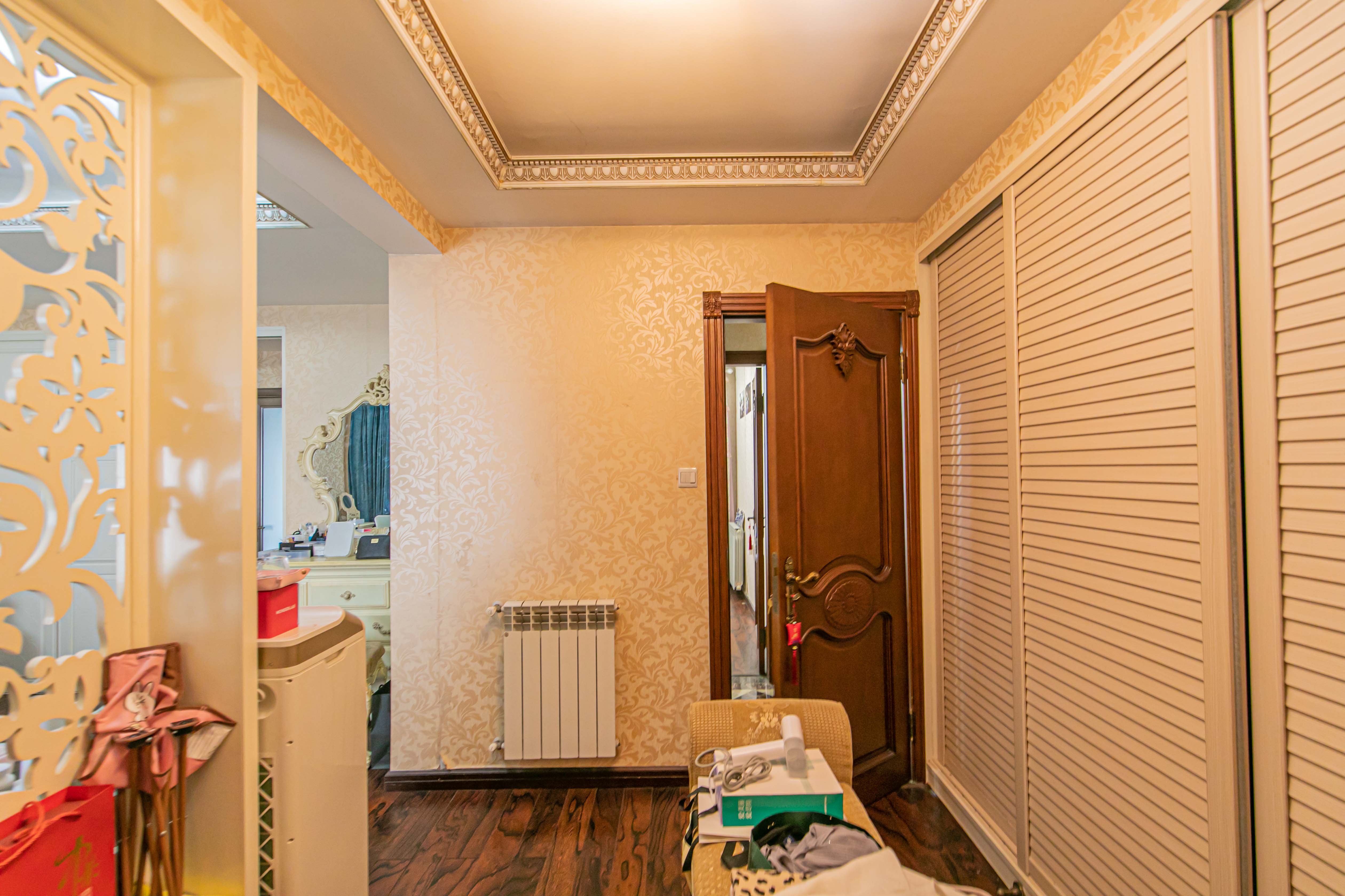 华润凤凰城二期 5室2厅2卫 148.0万 华润凤凰城二期 5室2厅2卫 148.0万其他