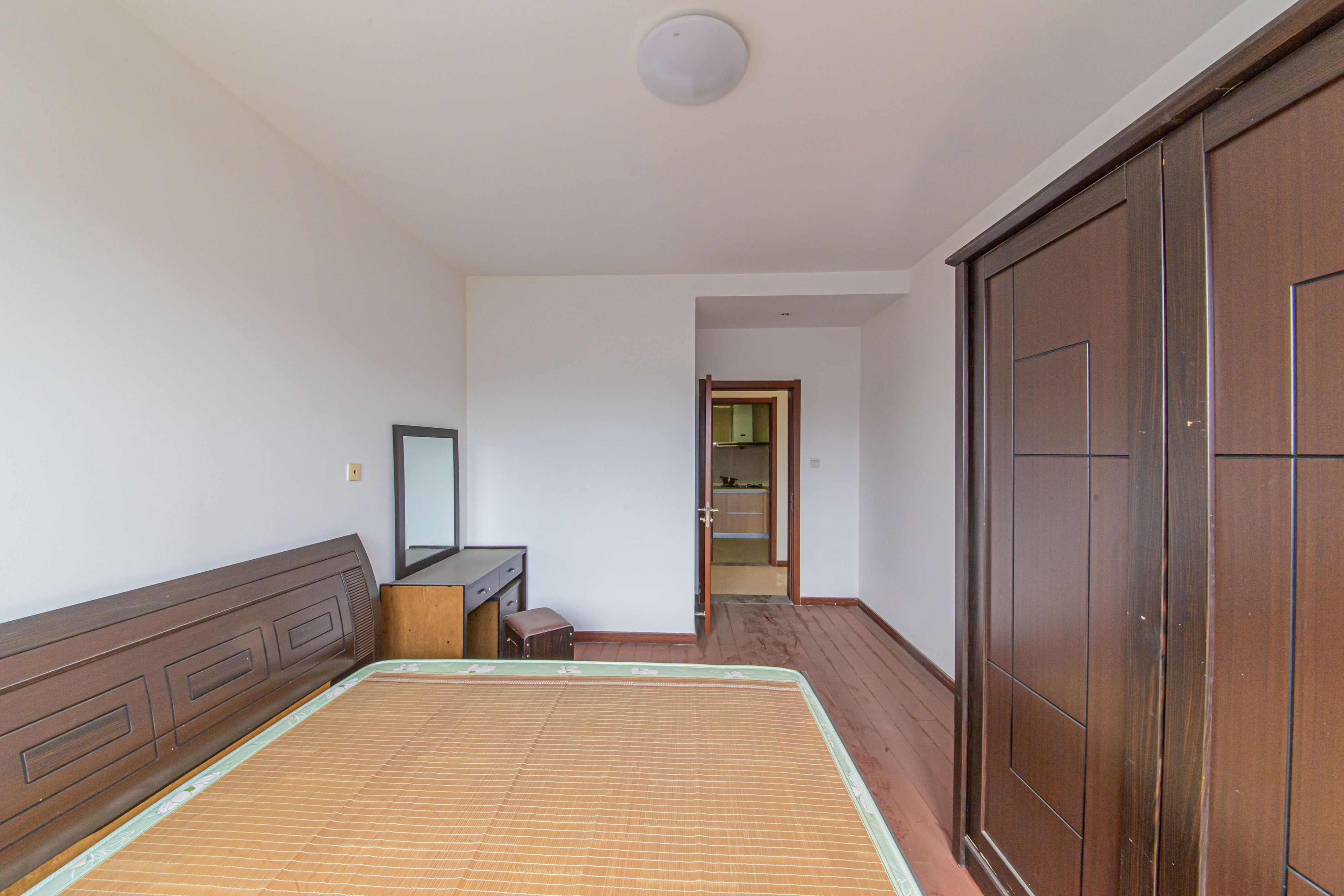 绿地公馆（绿地名邸）  3室2厅1卫    94.99万卧室