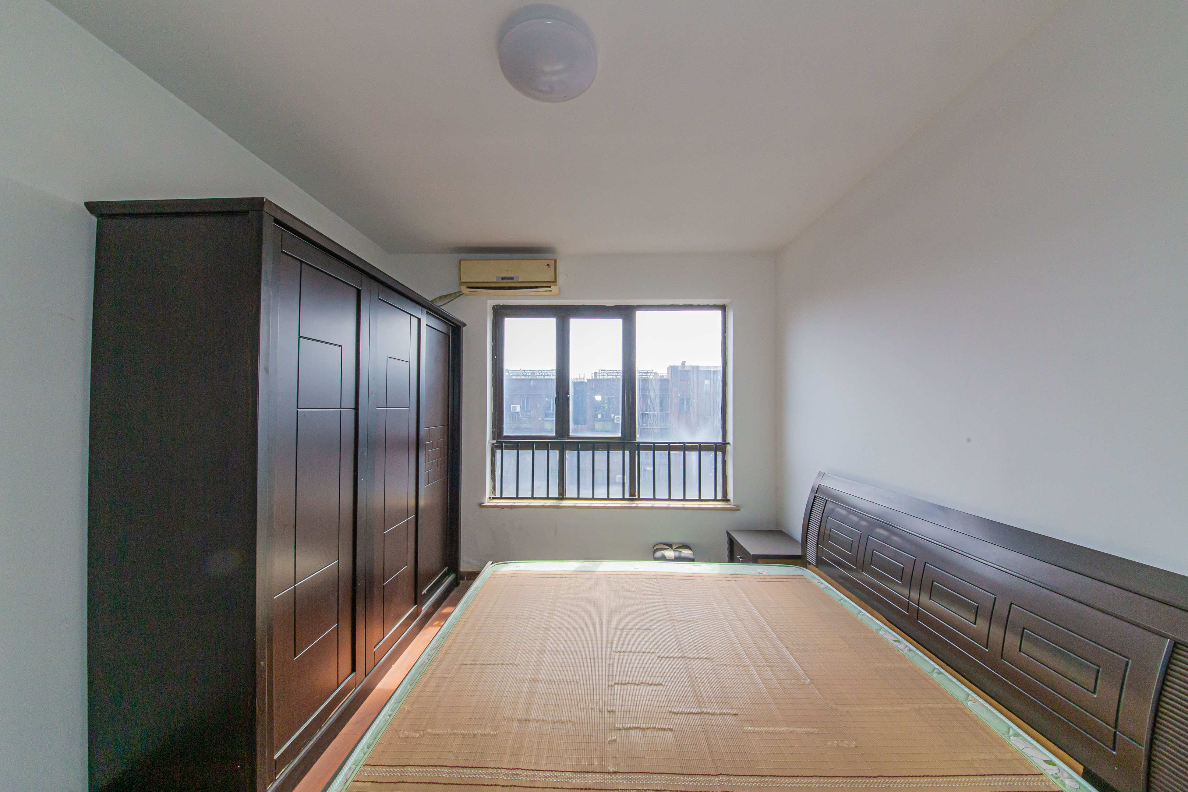 绿地公馆（绿地名邸）  3室2厅1卫    94.99万卧室