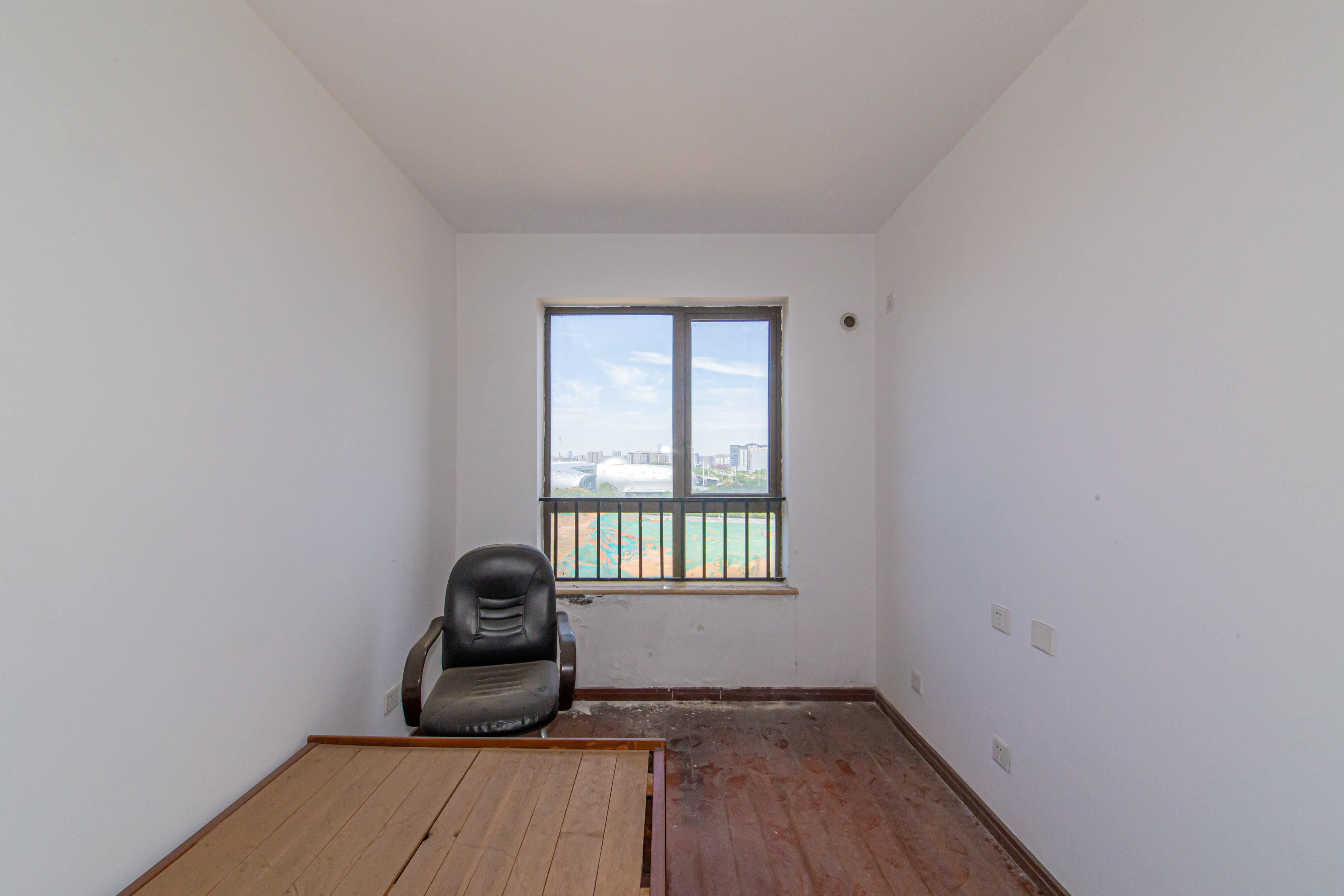 绿地公馆（绿地名邸）  3室2厅1卫    94.99万卧室