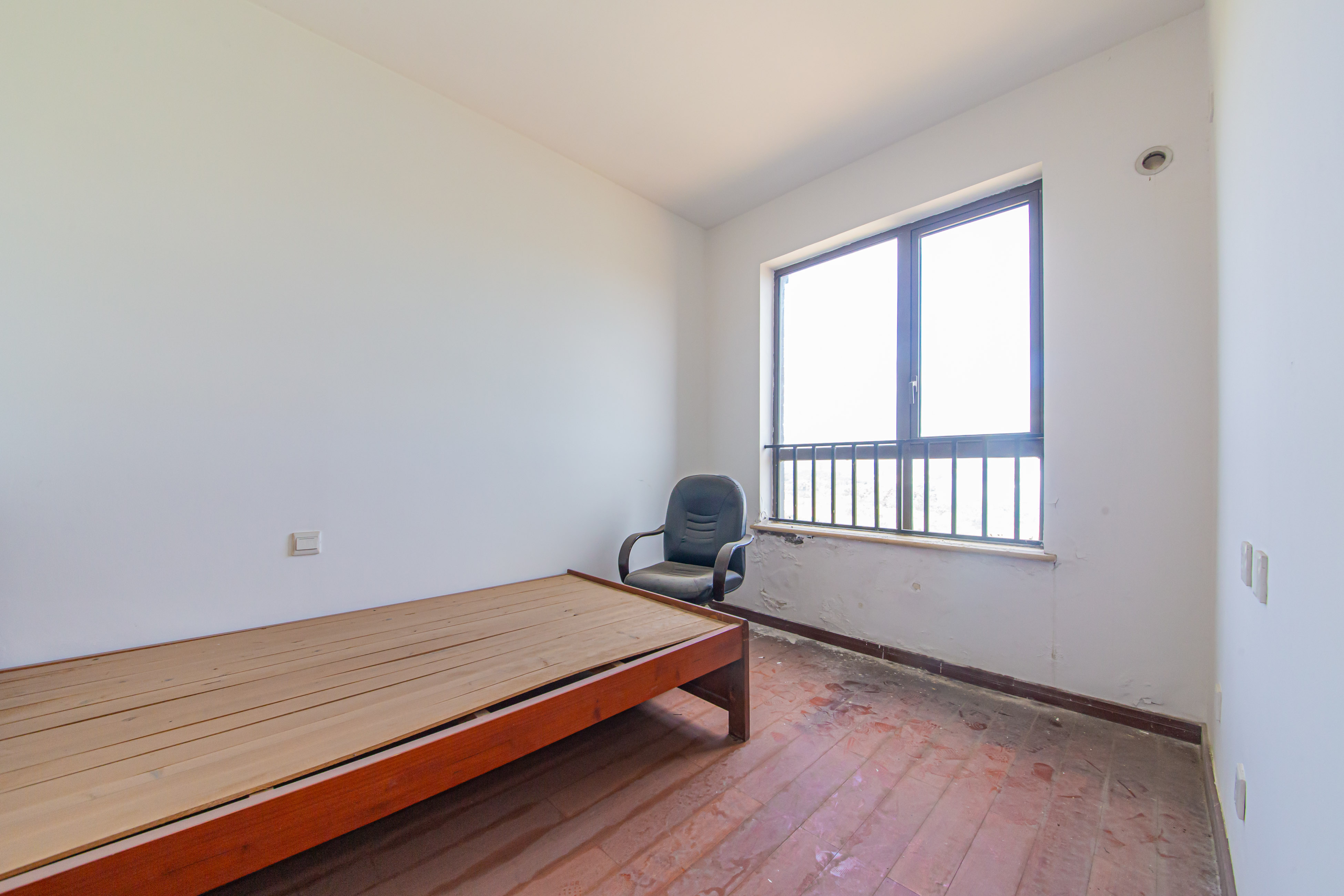 绿地公馆（绿地名邸）  3室2厅1卫    94.99万卧室