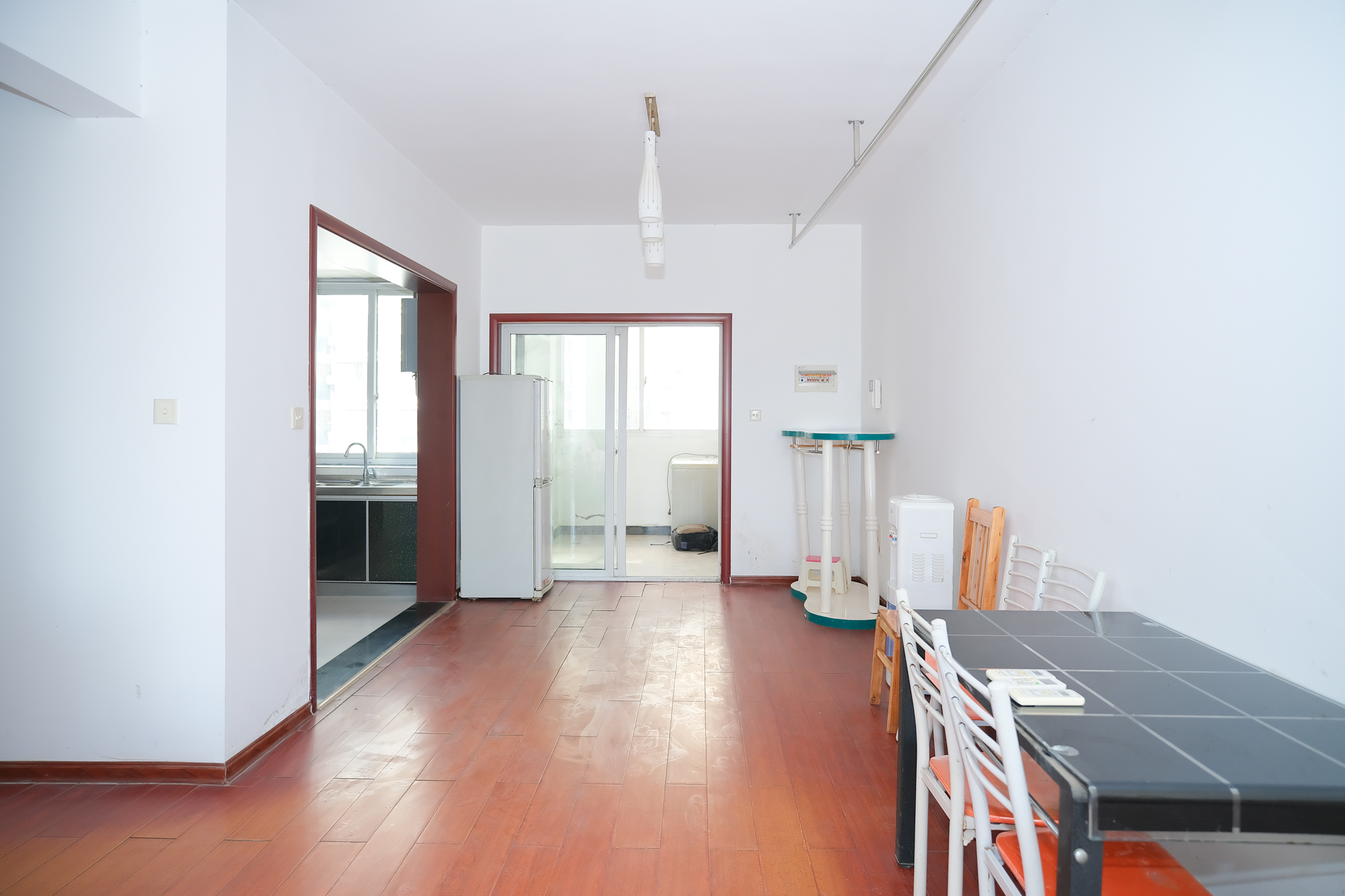 世景华庭  3室2厅2卫    71.9万客厅