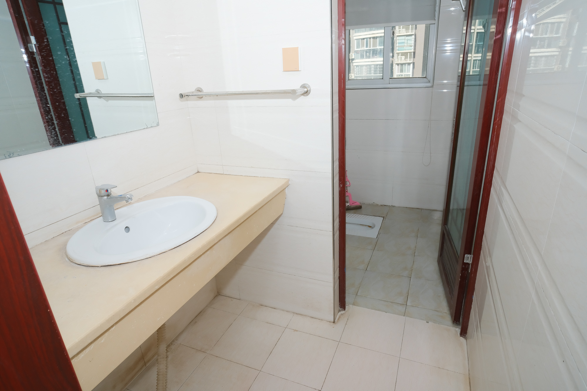 世景华庭  3室2厅2卫    71.9万卫生间