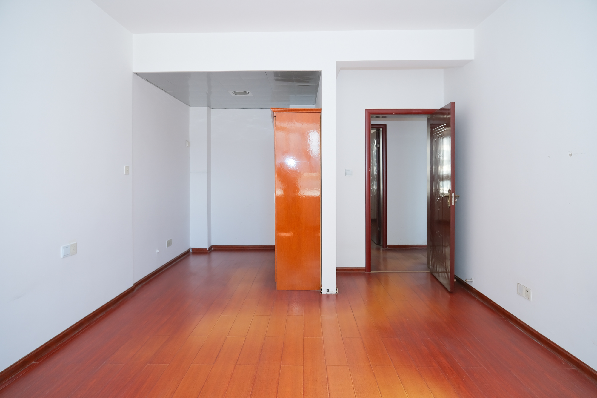 世景华庭  3室2厅2卫    71.9万卧室