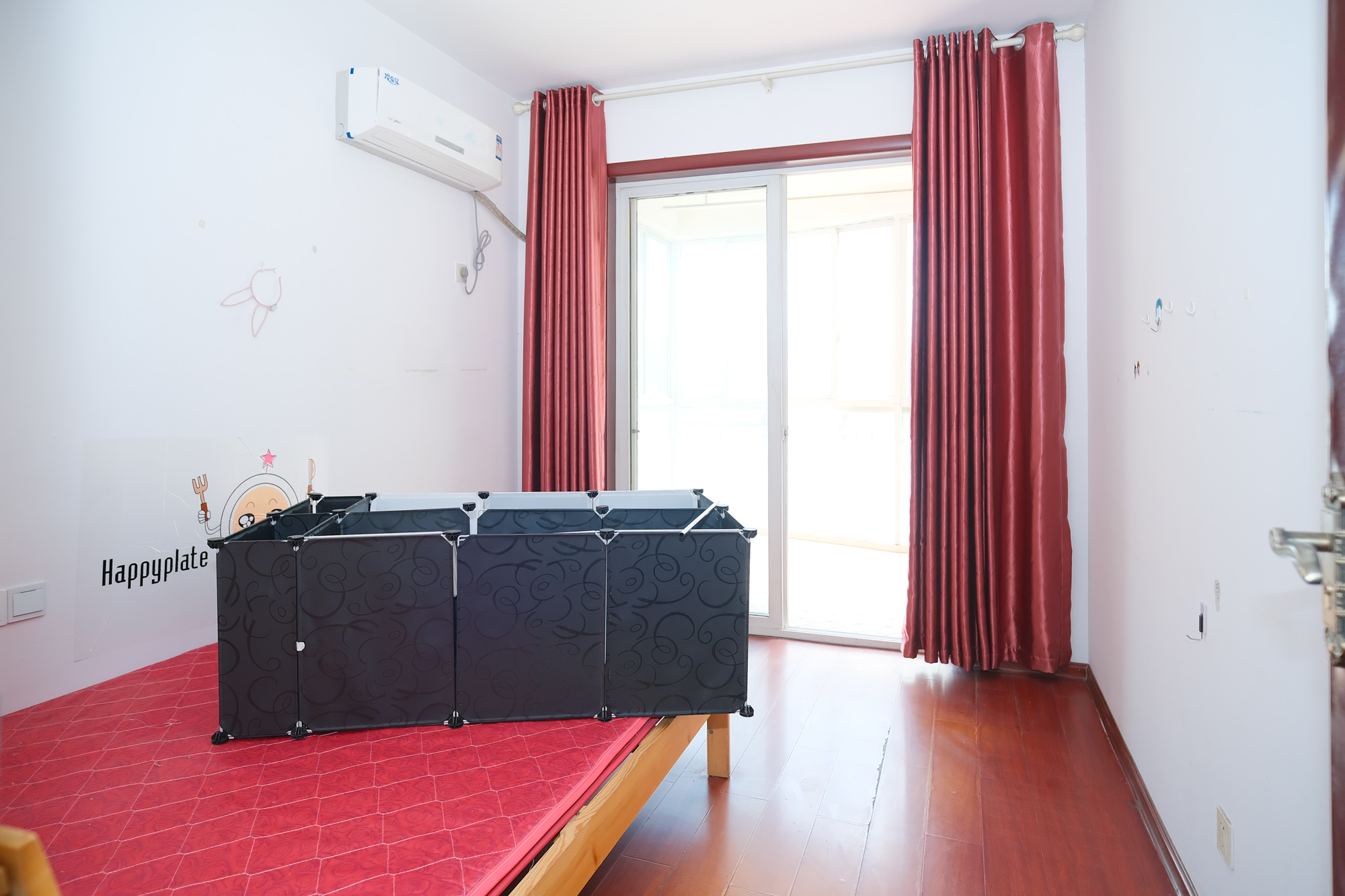 世景华庭  3室2厅2卫    71.9万卧室