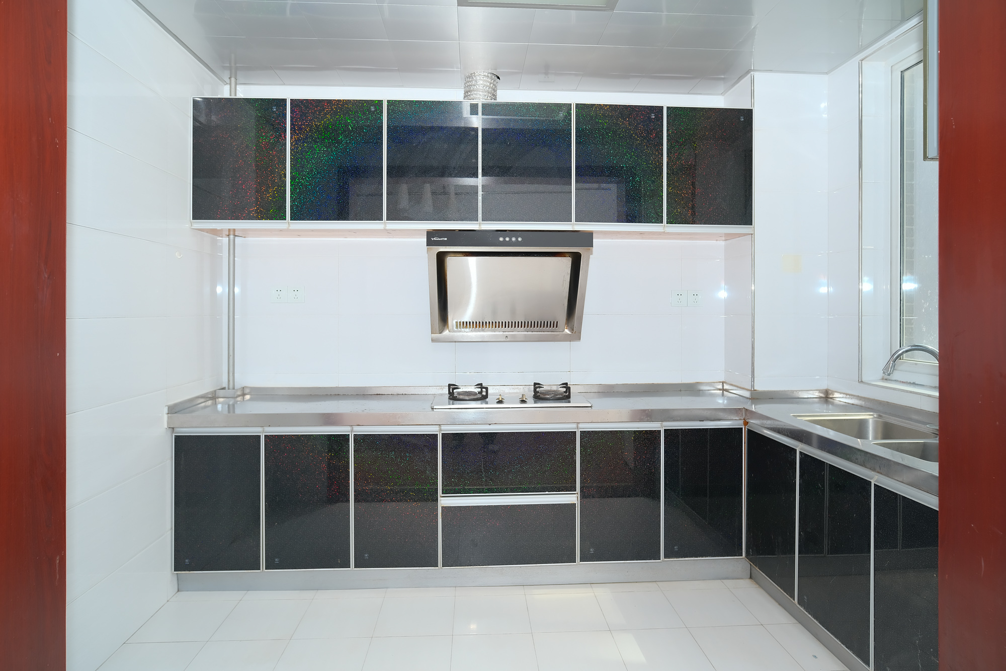 世景华庭  3室2厅2卫    71.9万厨房