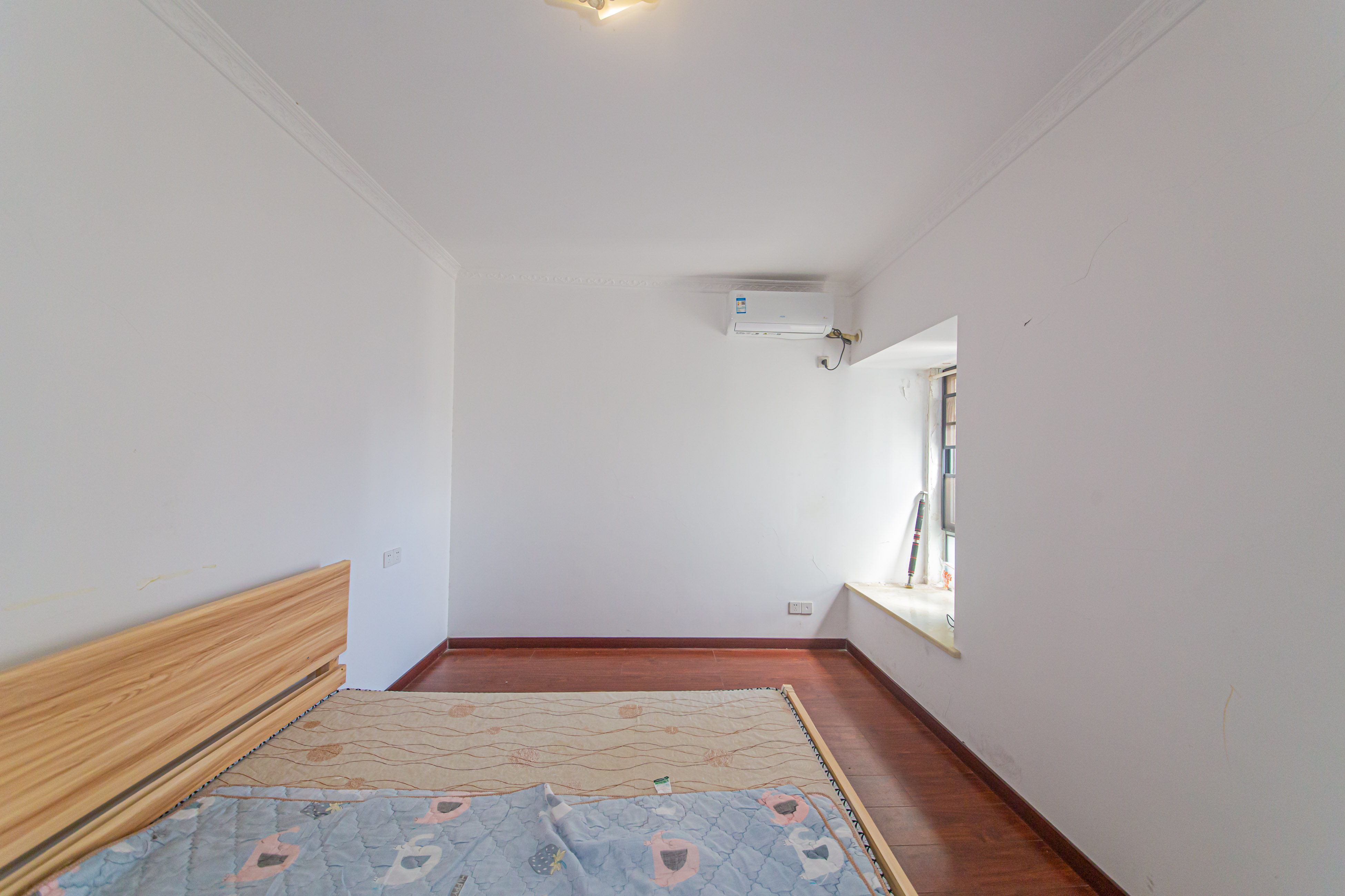 中信文化广场(中信新城二期)  2室2厅1卫    45.0万 中信文化广场(中信新城二期)  2室2厅1卫    45.0万卧室