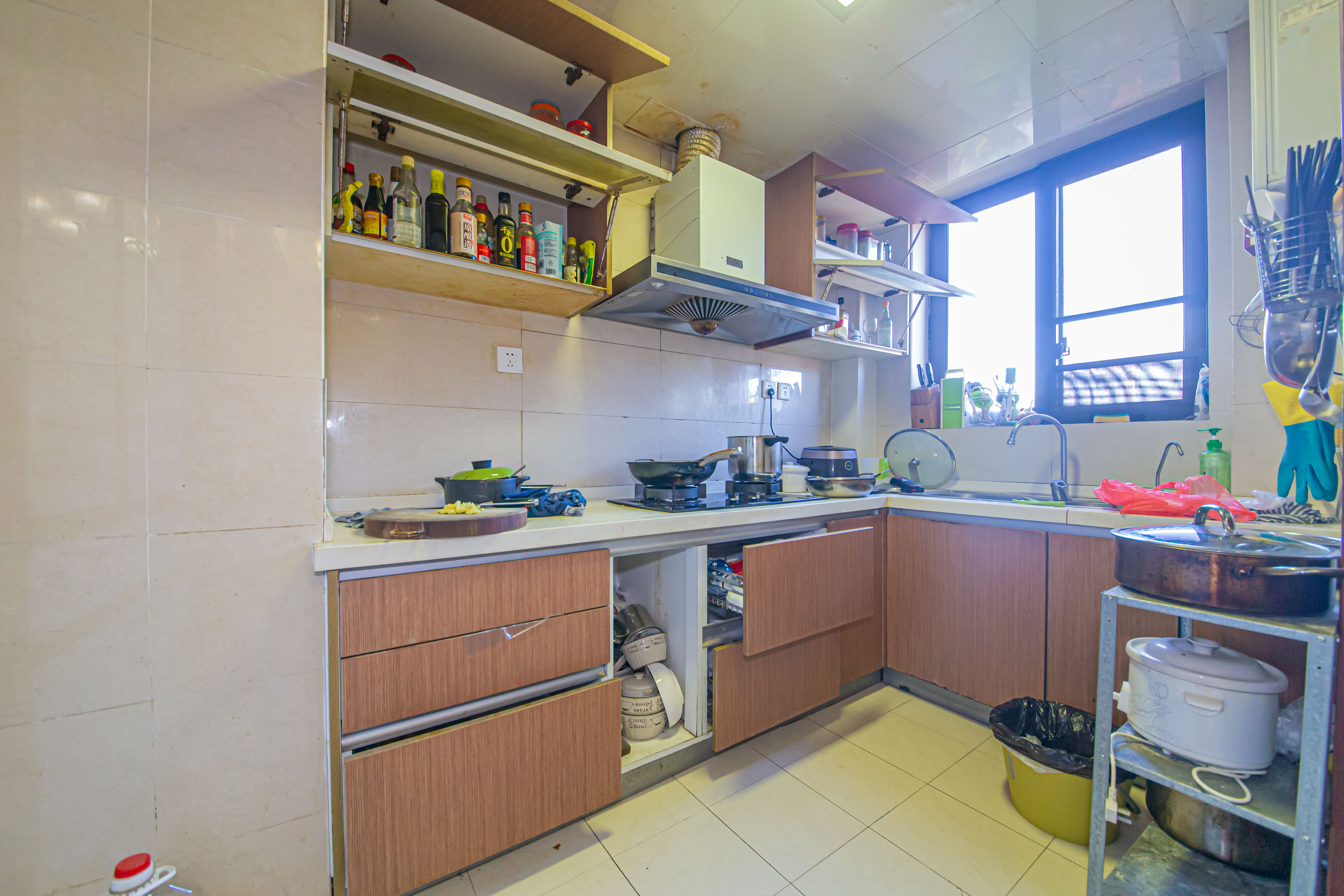 绿地公馆(绿地名邸)  3室2厅1卫    146.0万 绿地公馆(绿地名邸)  3室2厅1卫    146.0万厨房