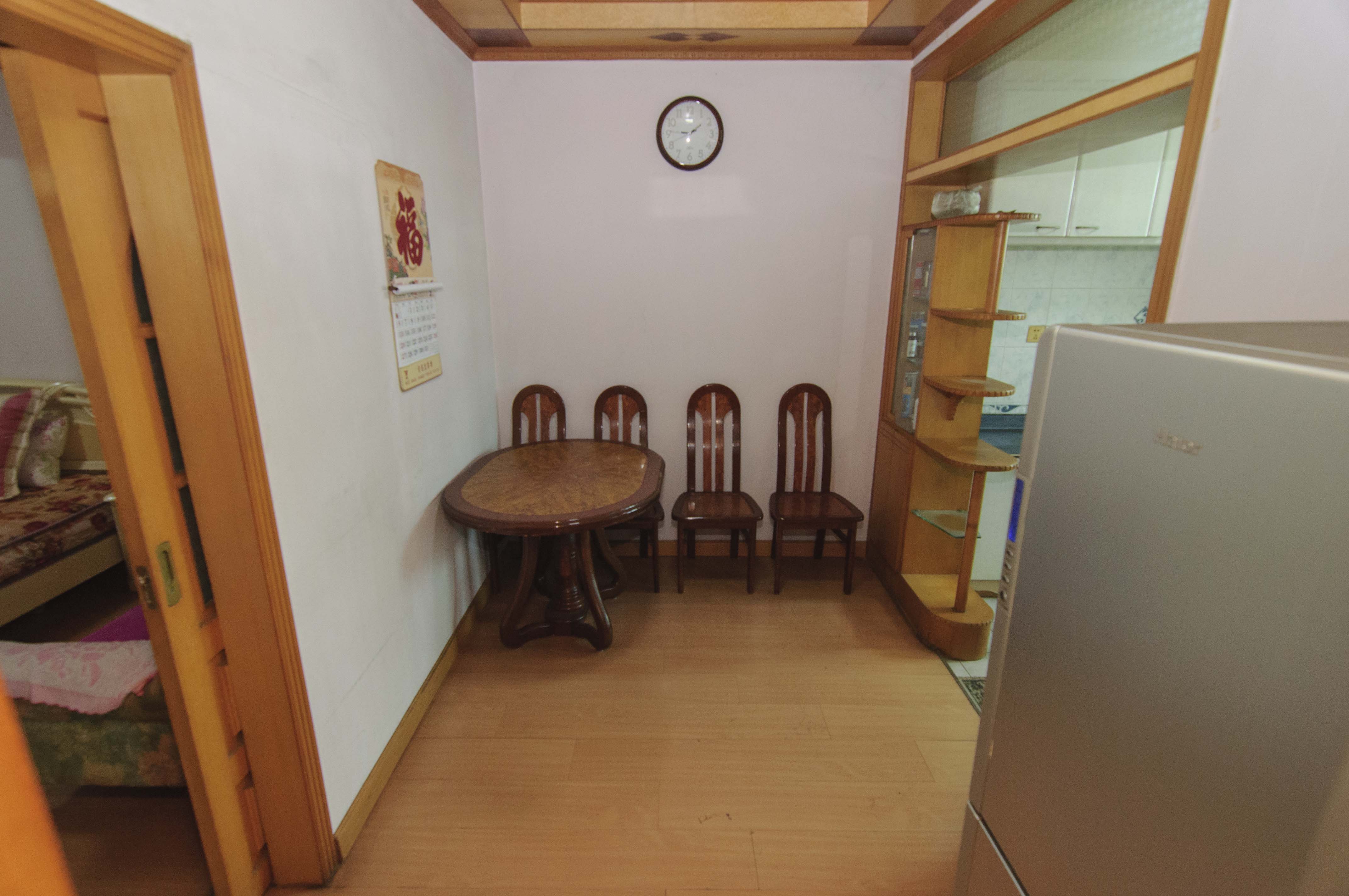 东瓜山二村  2室2厅1卫    48.0万客厅