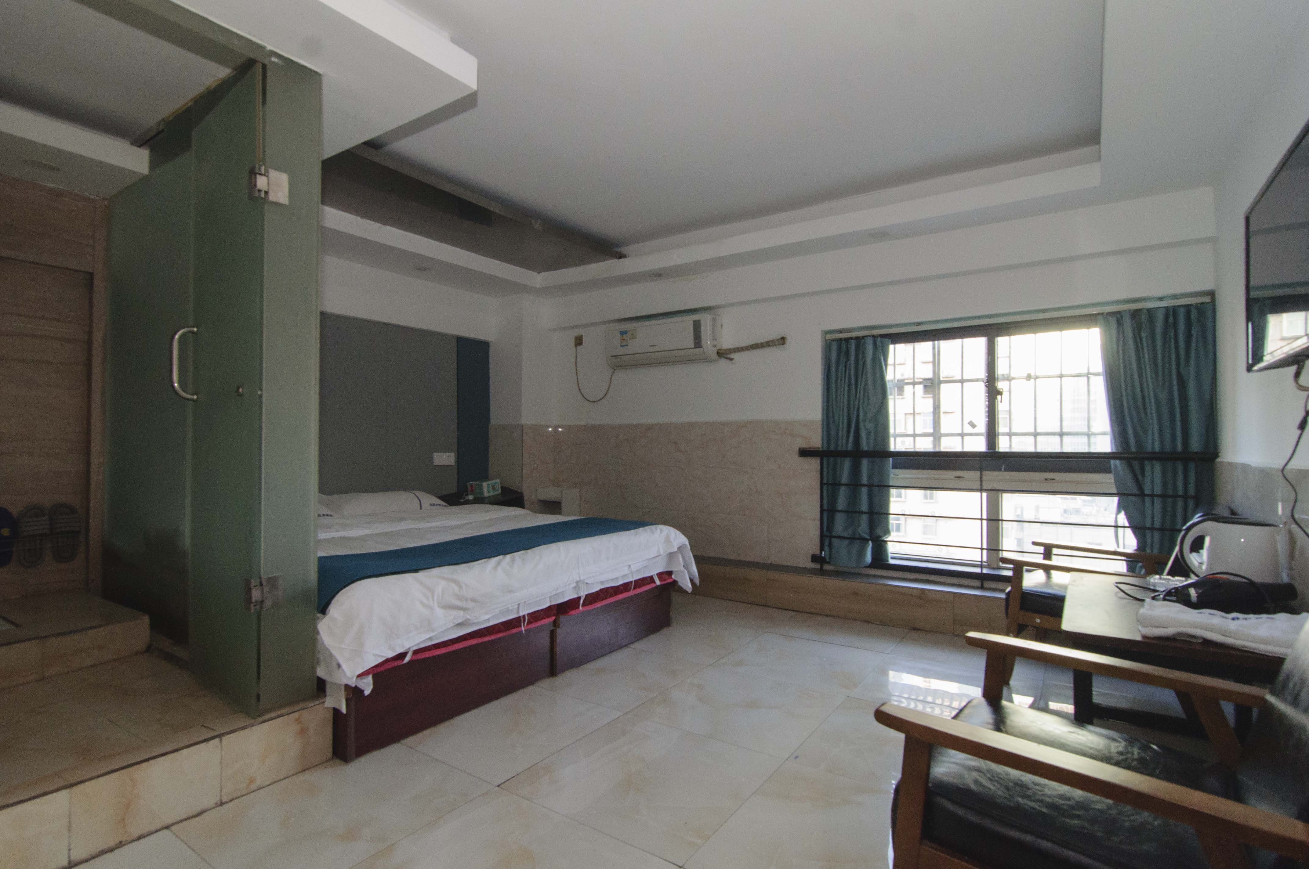 城市经典  6室3厅3卫    185.5万其他