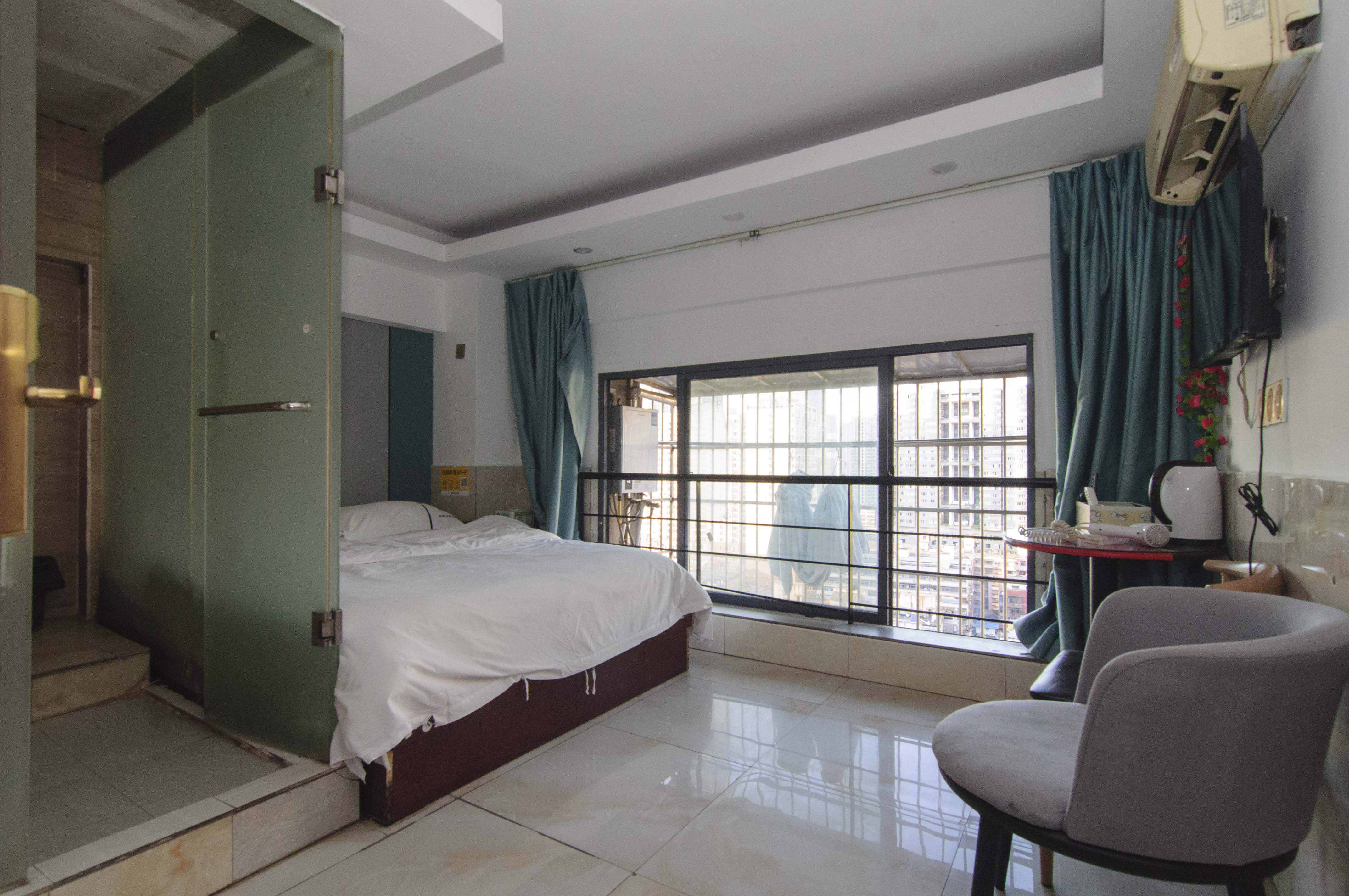 城市经典  6室3厅3卫    185.5万其他