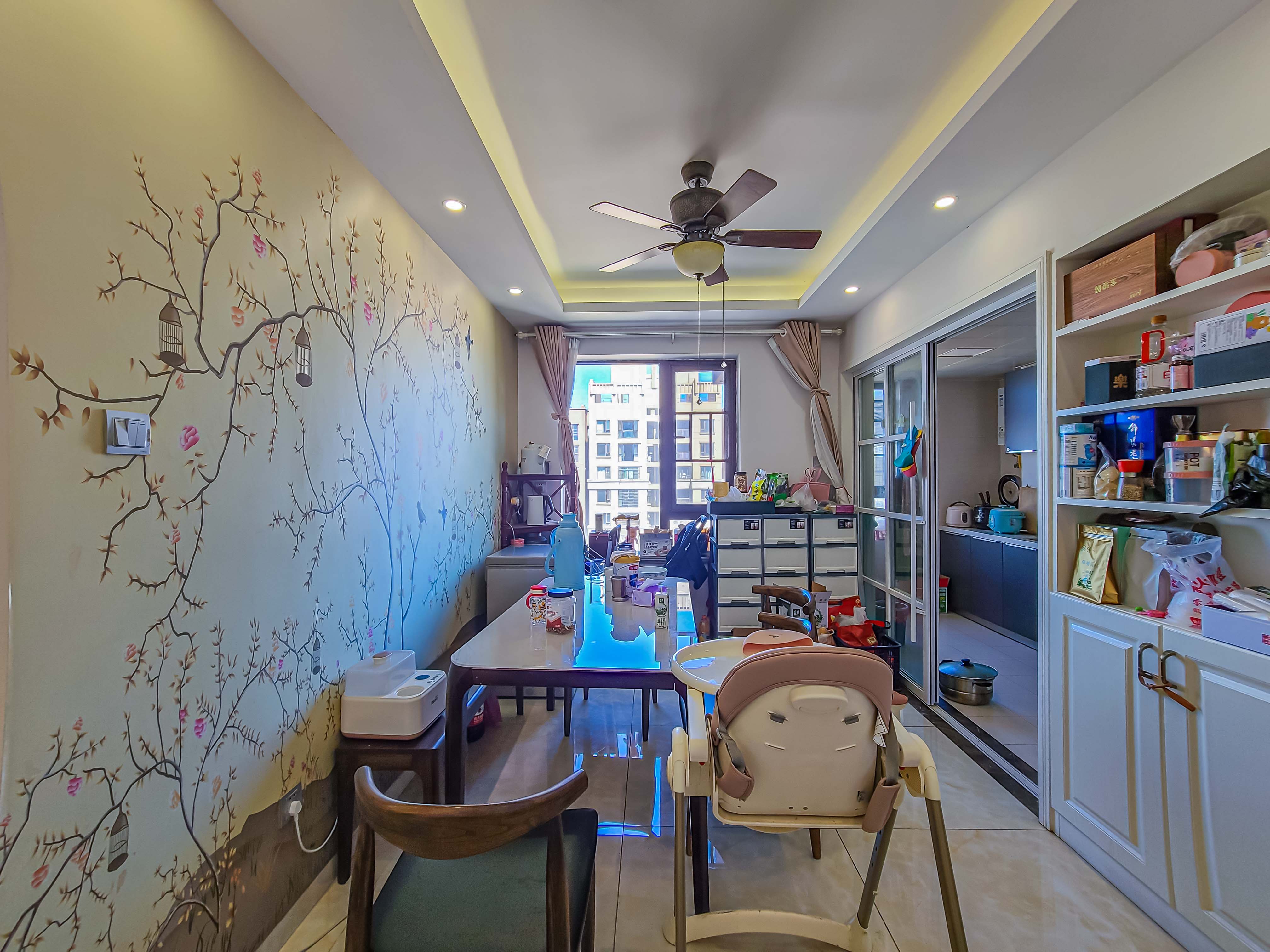 华润五彩城  3室2厅1卫    116.0万客厅