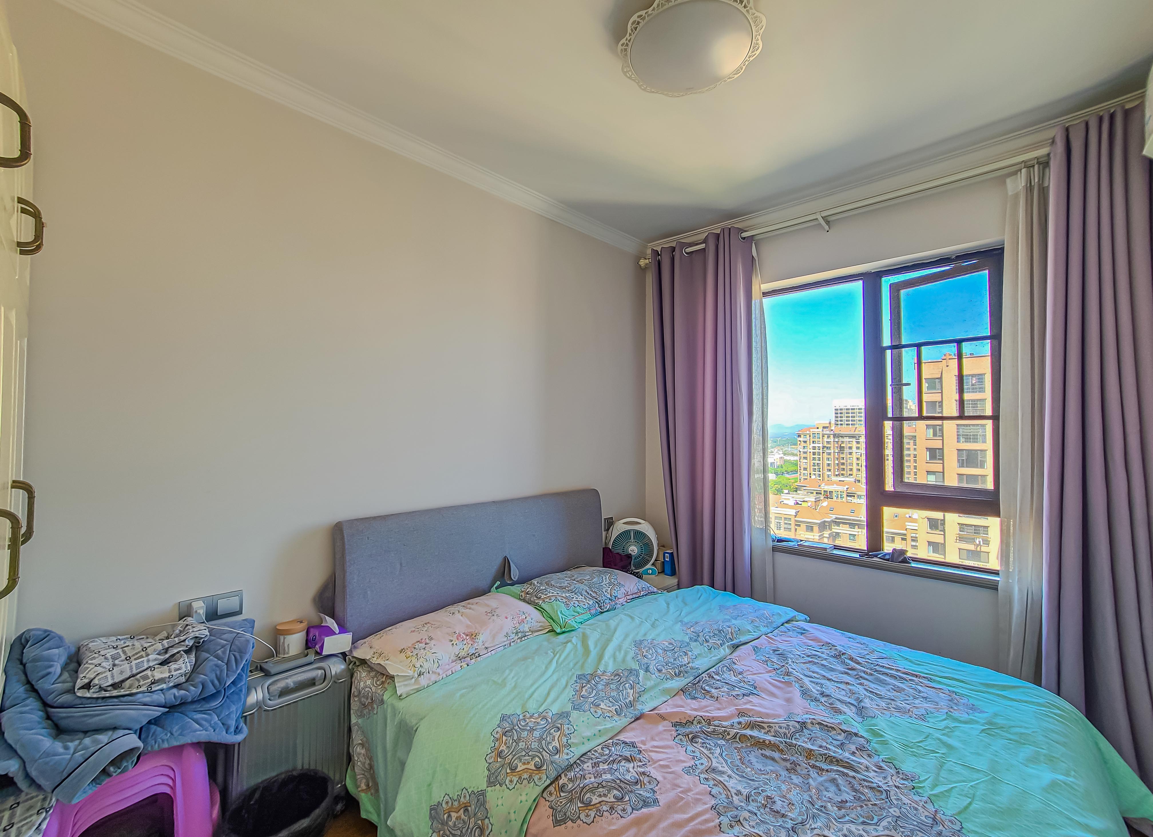 华润五彩城  3室2厅1卫    116.0万卧室