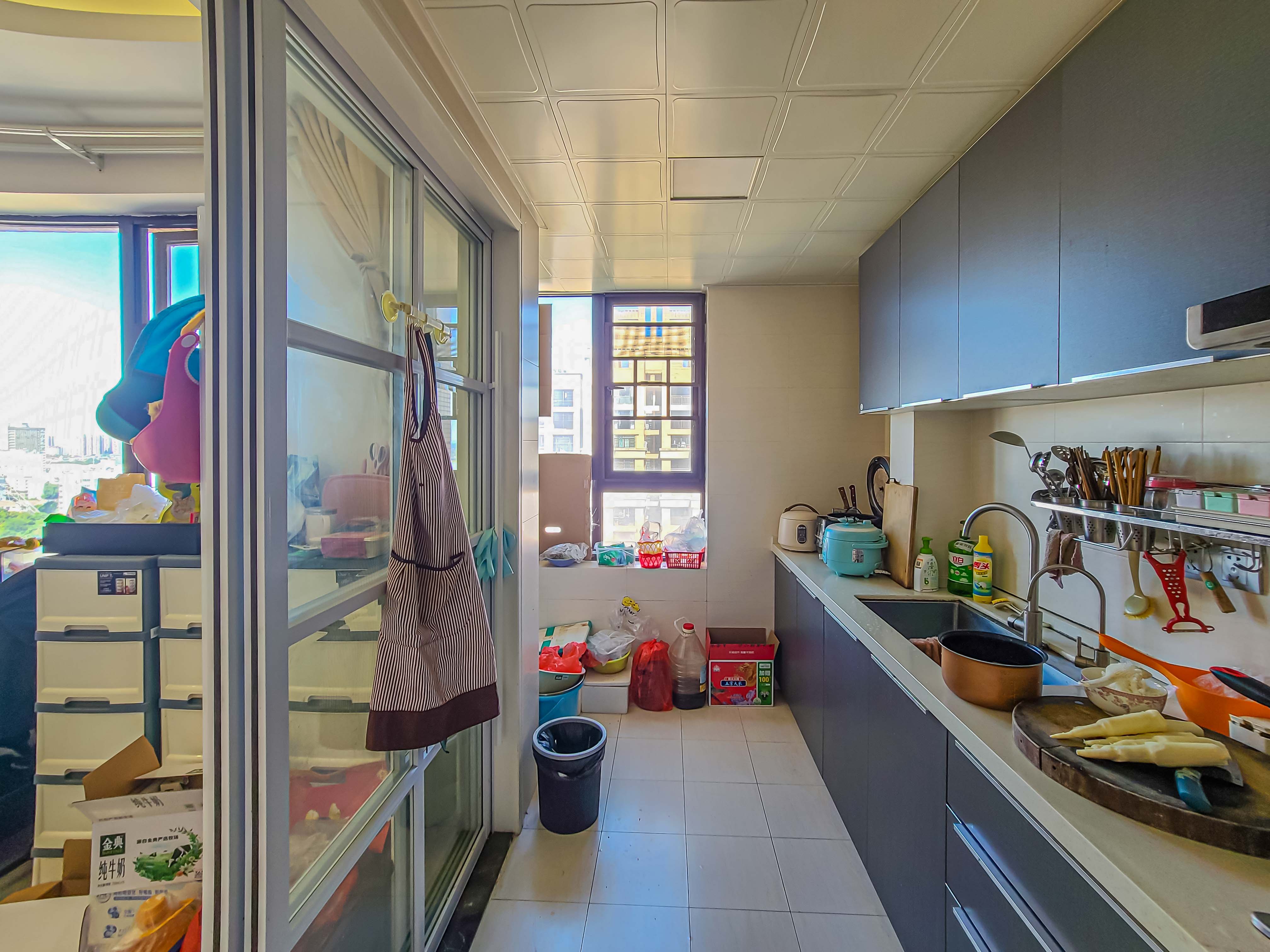 华润五彩城  3室2厅1卫    116.0万厨房