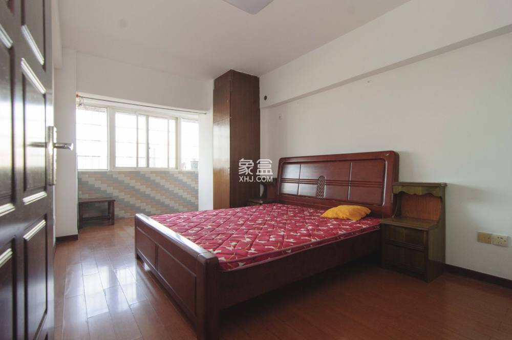 在水一方  4室2廳2衛(wèi)   85.00萬