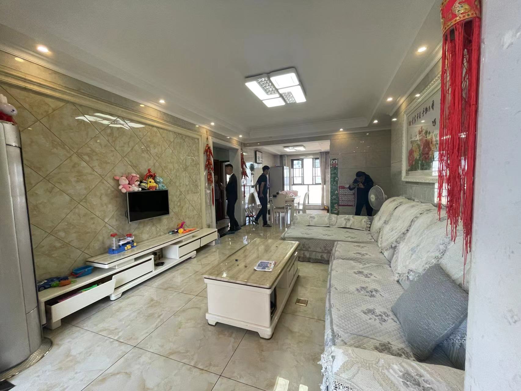 凯旋名门人民中路1006号 3室2厅2卫 82.0万 凯旋名门人民中路1006号 3室2厅2卫 82.0万室内图