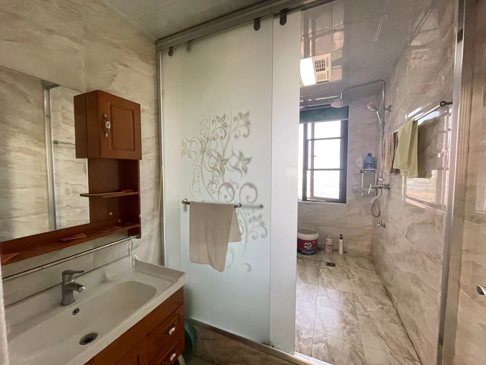 凯旋名门人民中路1006号 3室2厅2卫 80.0万 凯旋名门人民中路1006号 3室2厅2卫 80.0万室内图