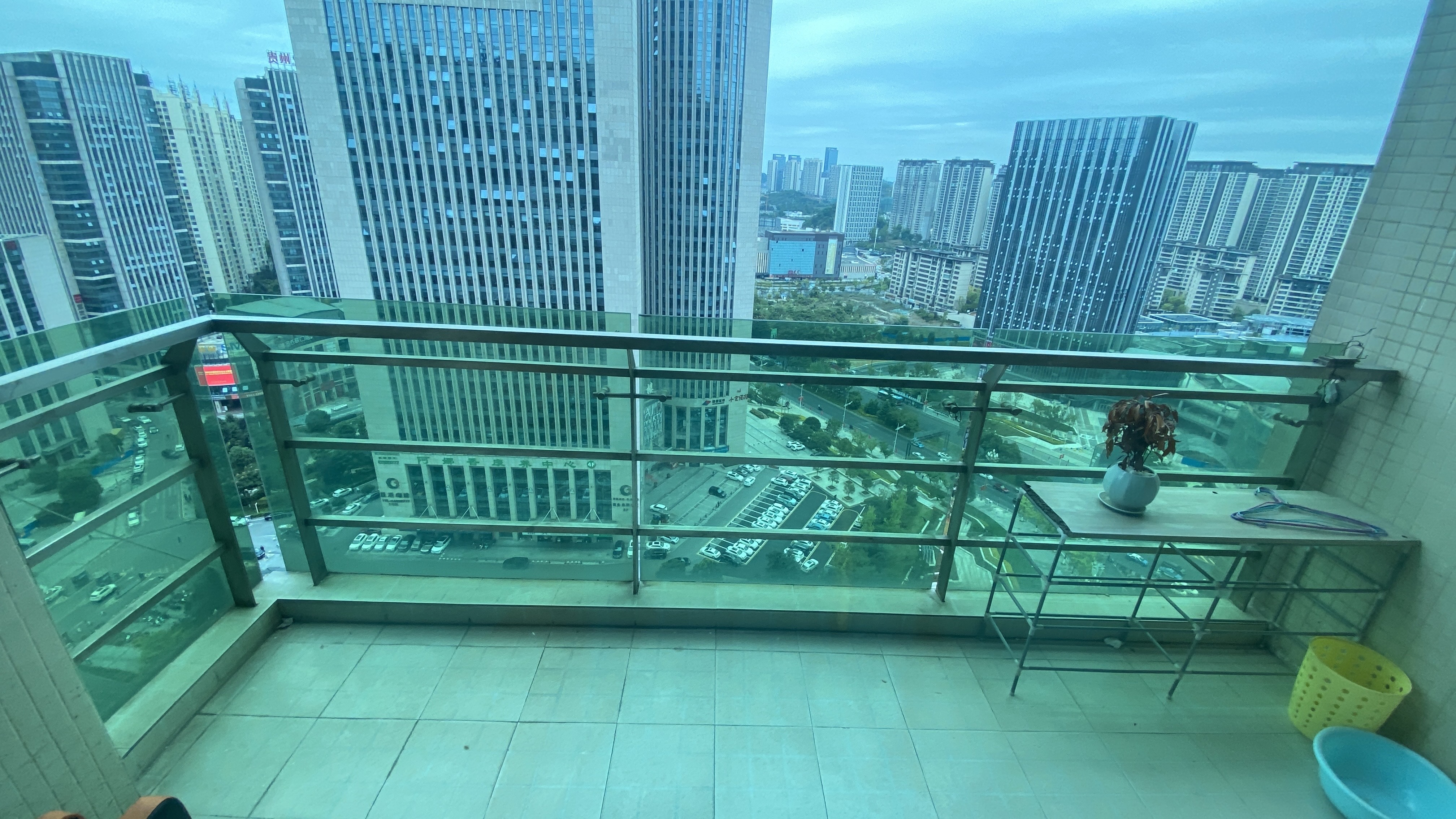 中天会展城A区  2室2厅1卫   2500.00元/月户型图