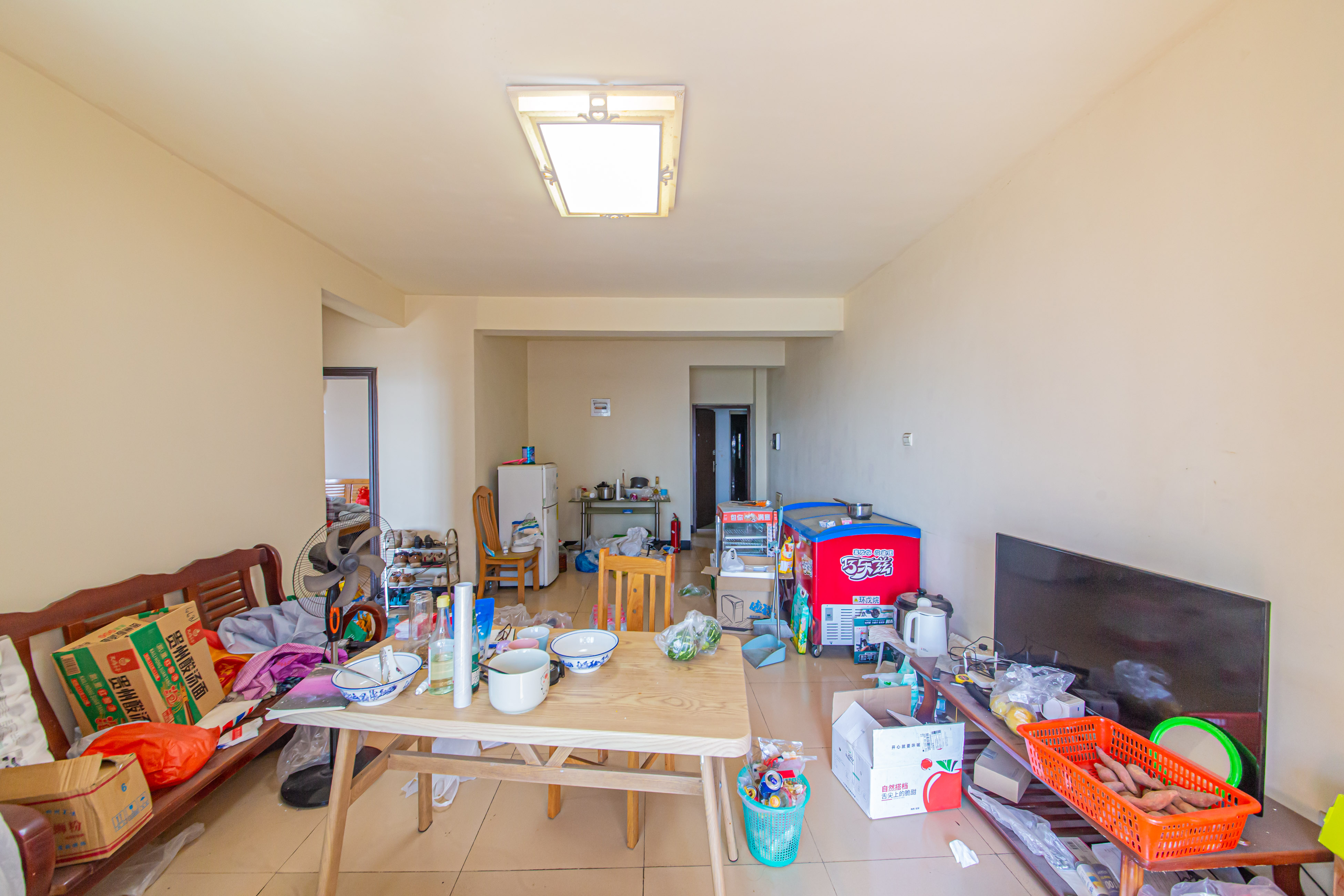标志浪漫满屋（枫景公寓）  2室2厅1卫   80.00万客厅