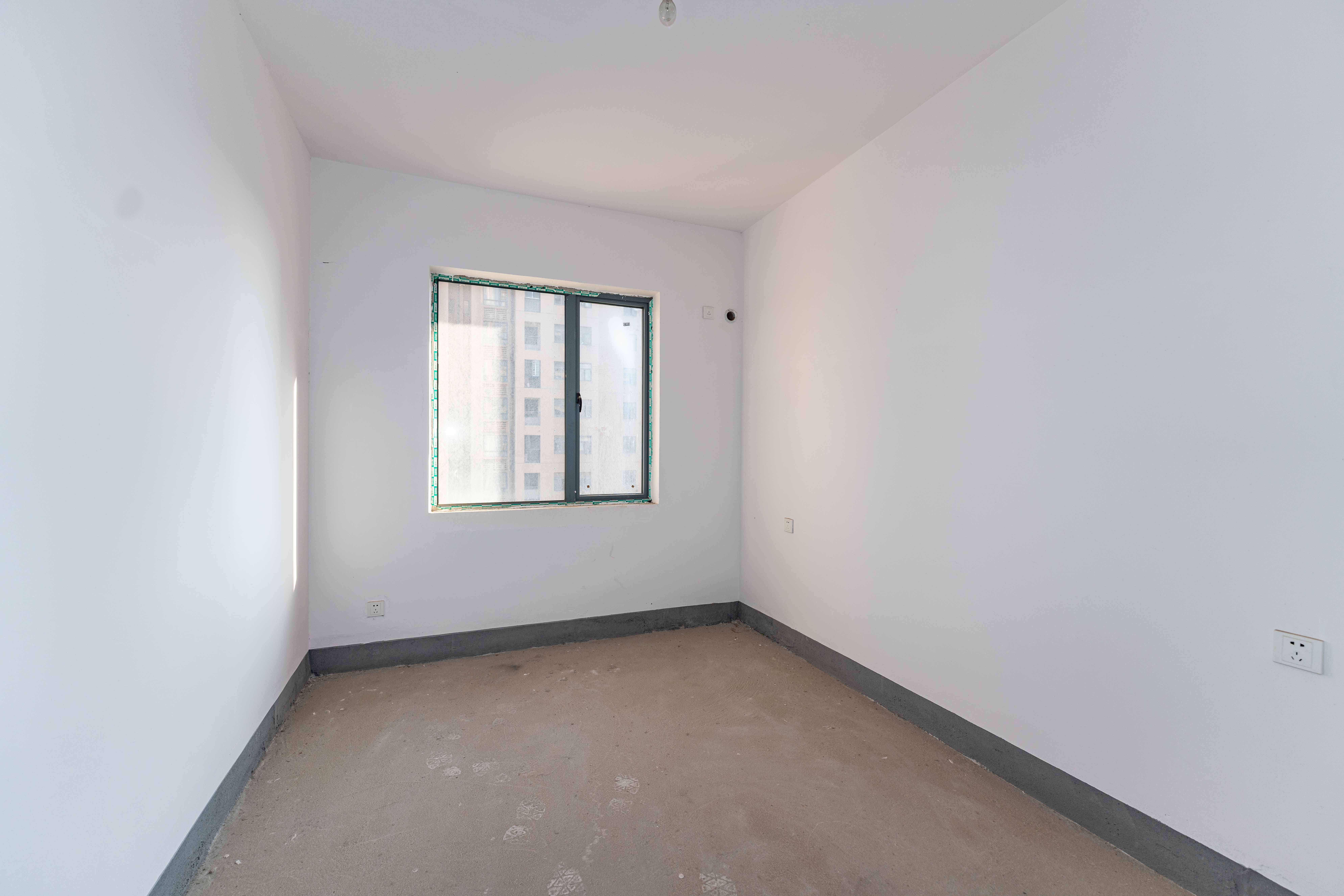 和美星城  4室2厅2卫    142.0万卧室