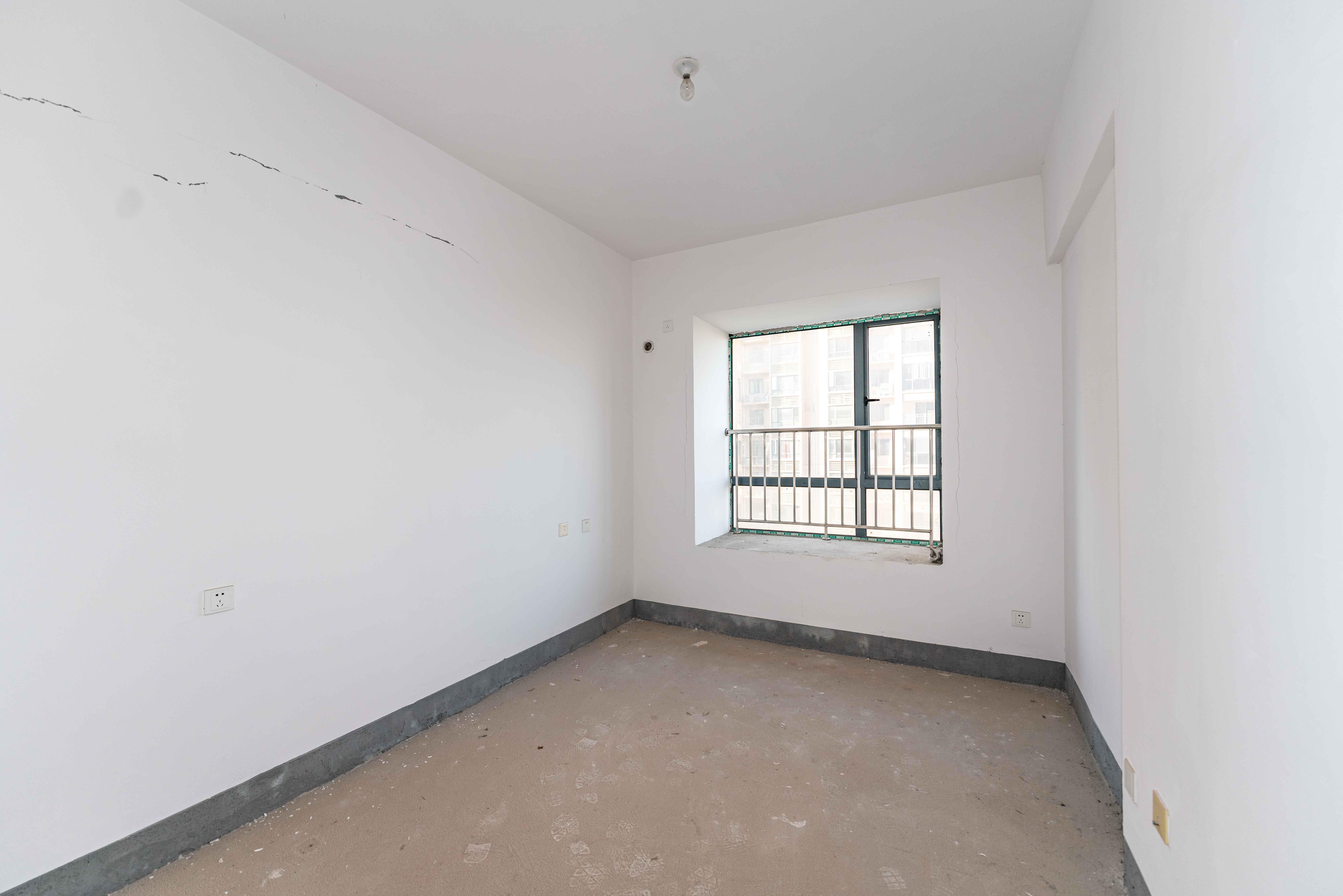 和美星城  4室2厅2卫    142.0万卧室