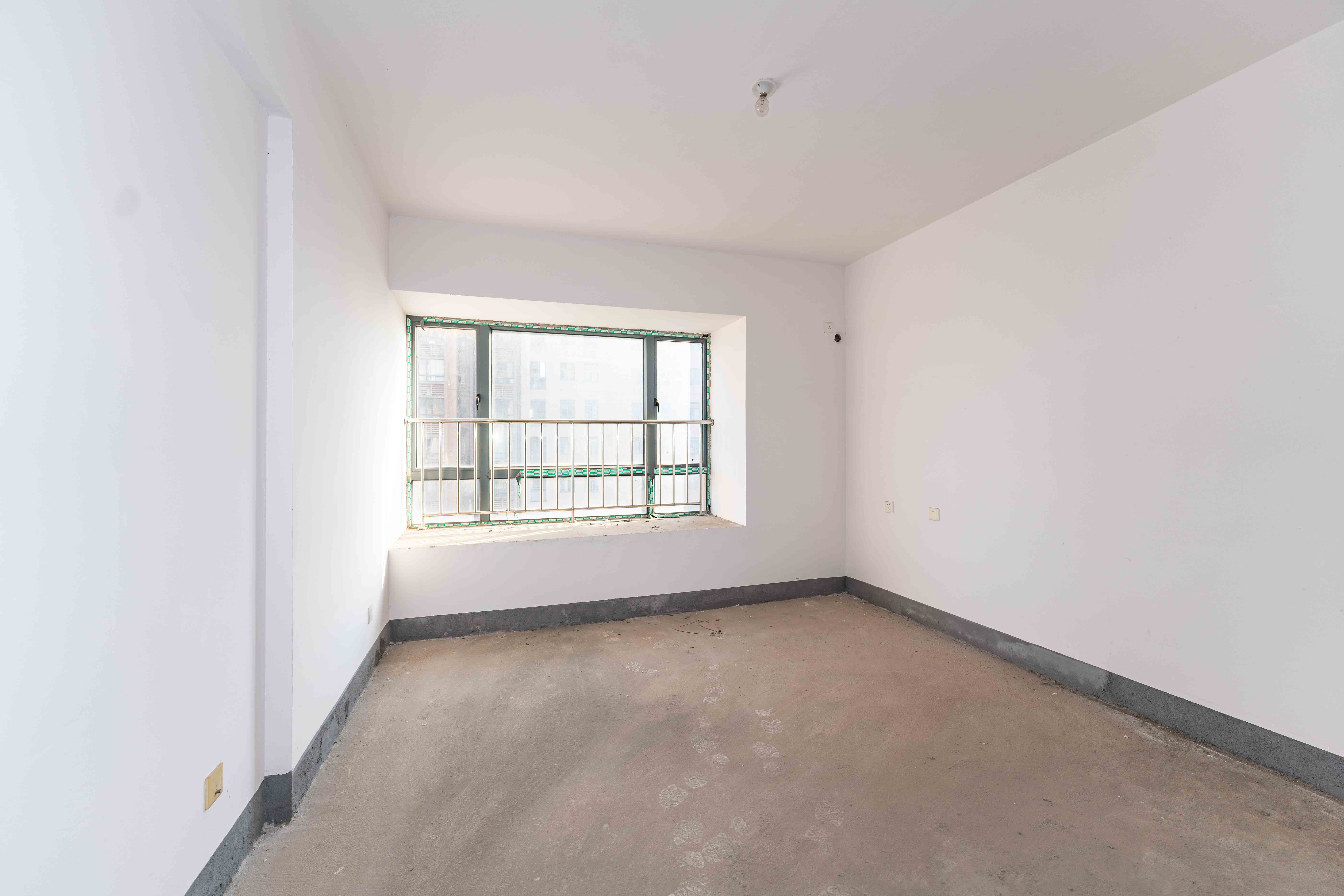 和美星城  4室2厅2卫    142.0万卧室