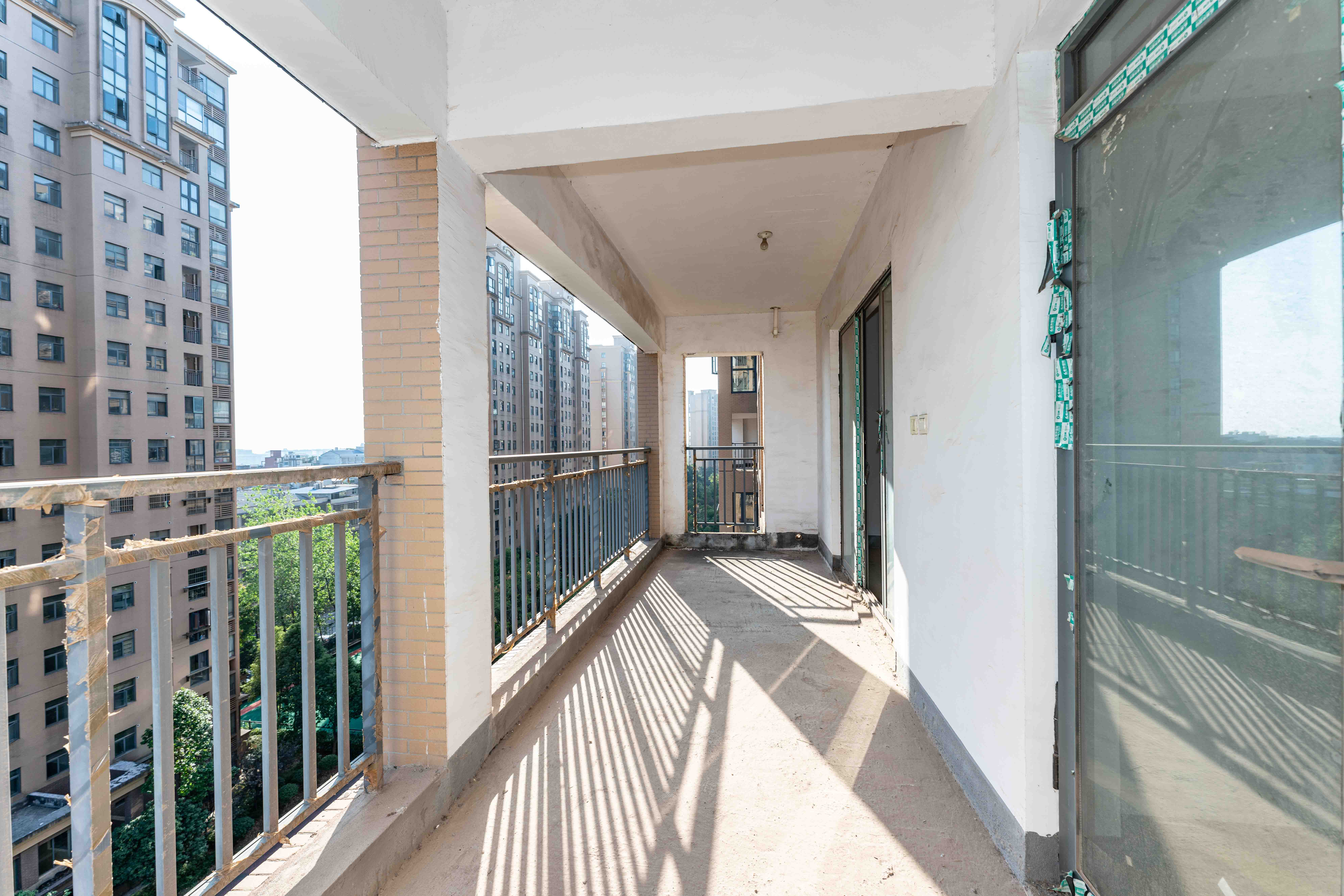 和美星城  4室2厅2卫    142.0万阳台